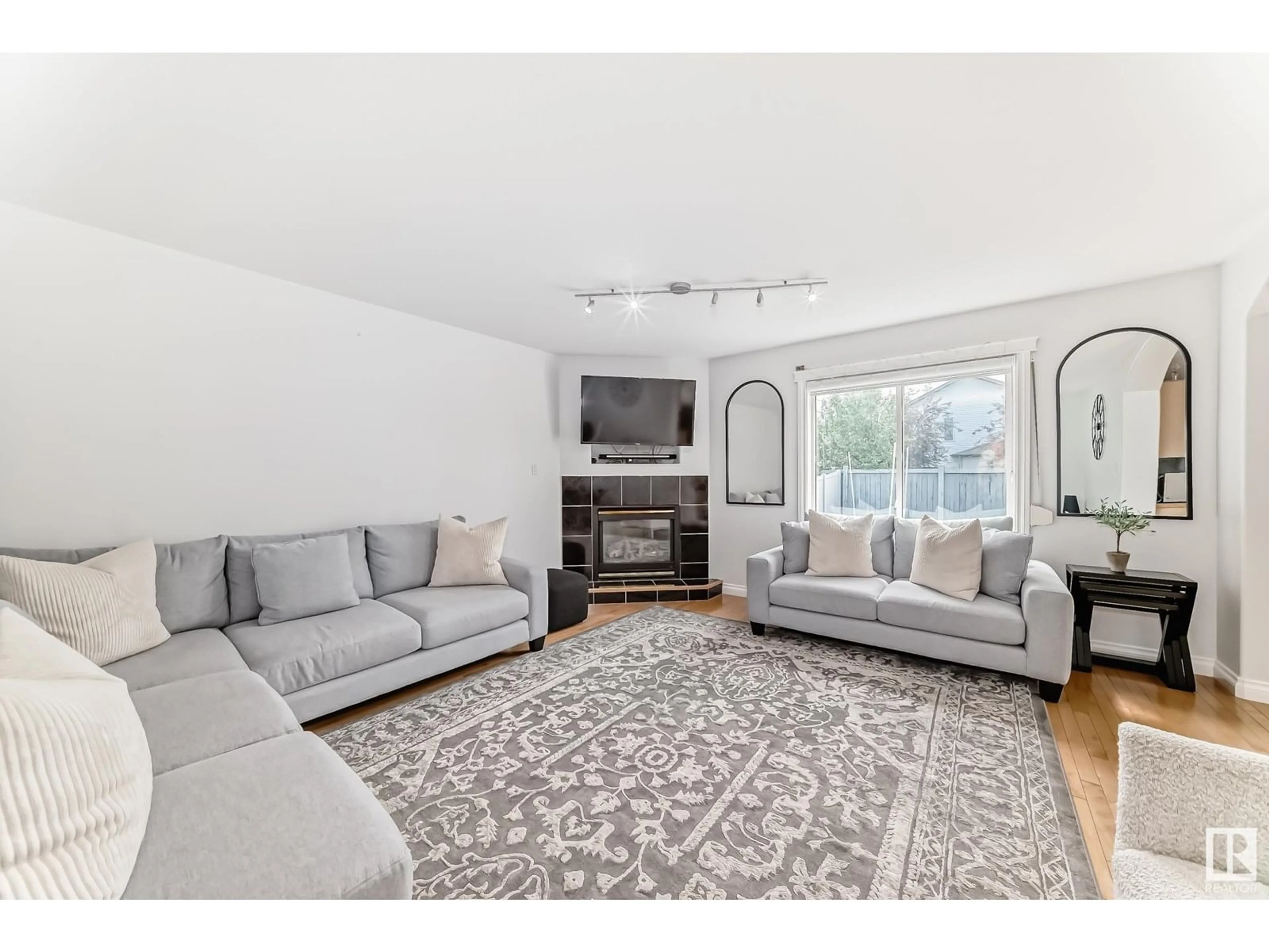 Living room with furniture, unknown for 183 CASTLE DR, Edmonton Alberta T5X6G4
