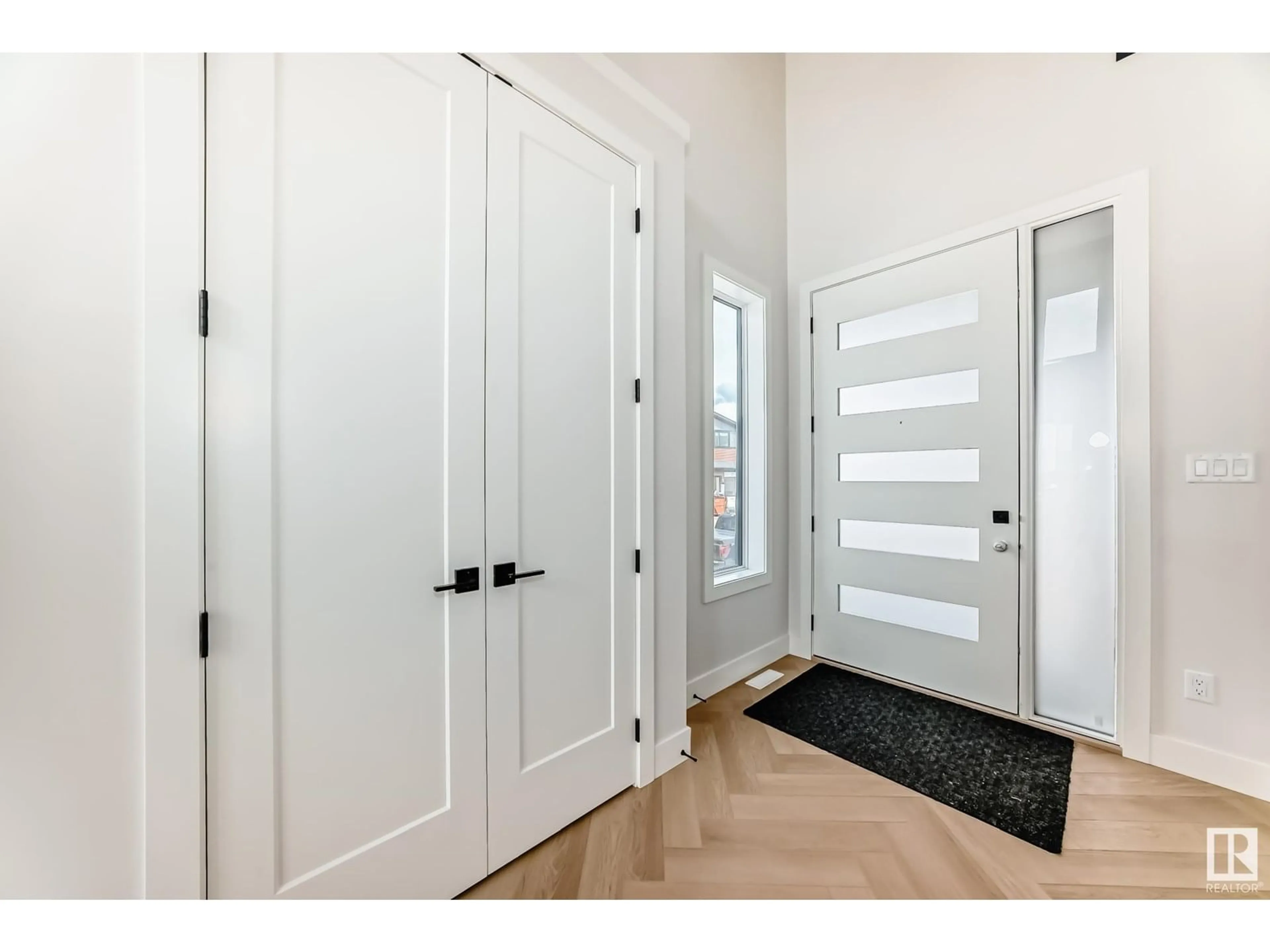 Indoor entryway for SW - 7030 KIVIAQ CR, Edmonton Alberta T6W5R3