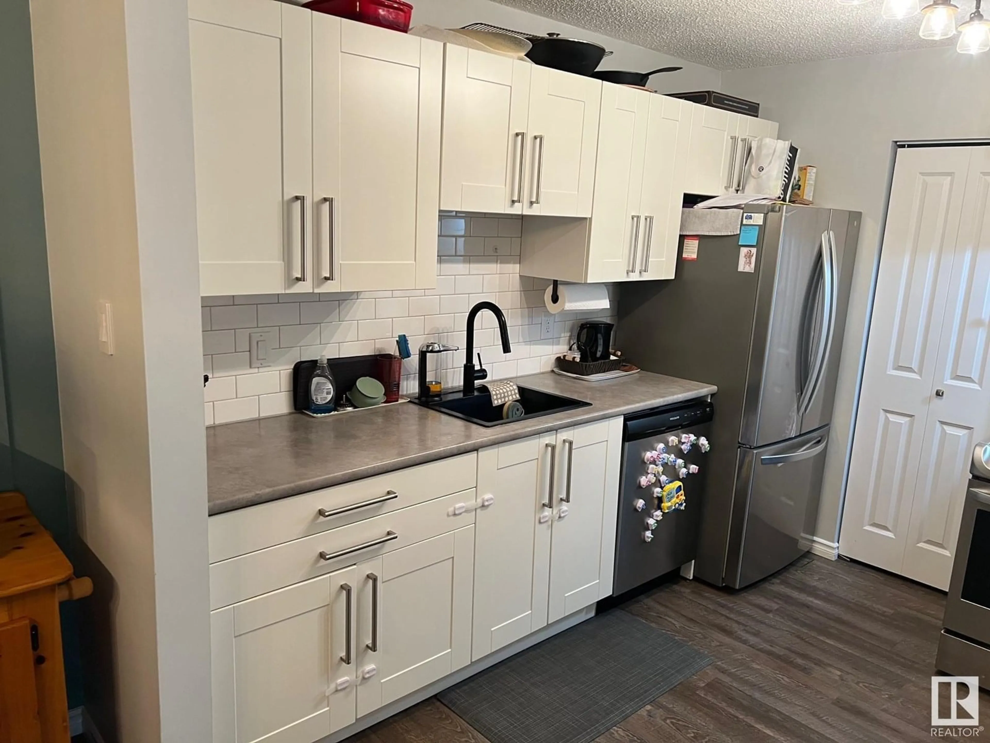 Standard kitchen, unknown for 15005 26 ST, Edmonton Alberta T5Y2G6