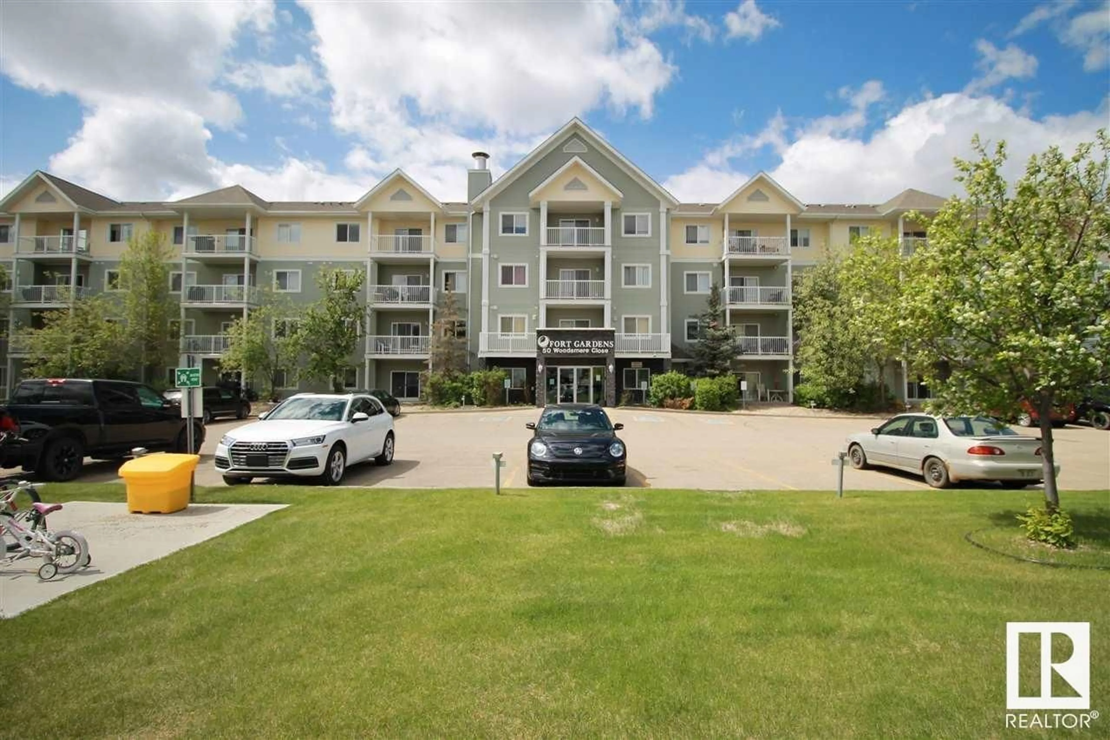 A pic from outside/outdoor area/front of a property/back of a property/a pic from drone, mountain view for 436 WOODSMERE CL, Fort Saskatchewan Alberta T8L4N9
