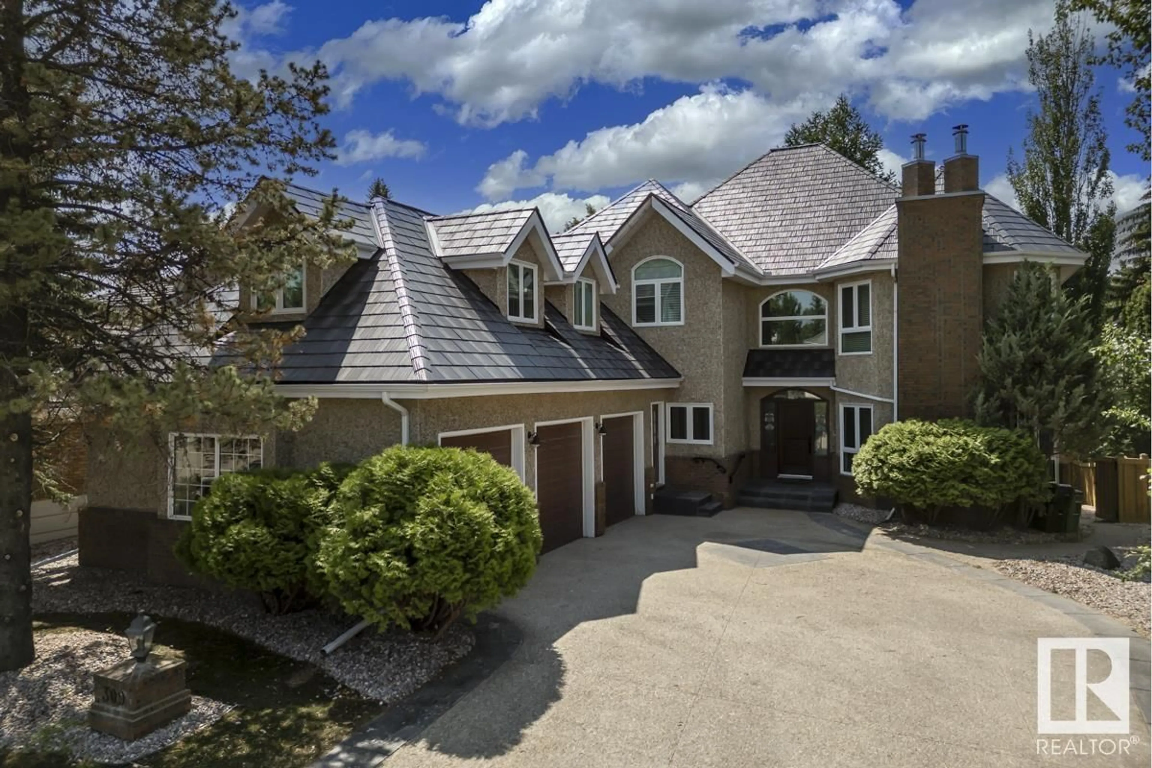 A pic from outside/outdoor area/front of a property/back of a property/a pic from drone, unknown for 309 WEAVER PT, Edmonton Alberta T6M2J4