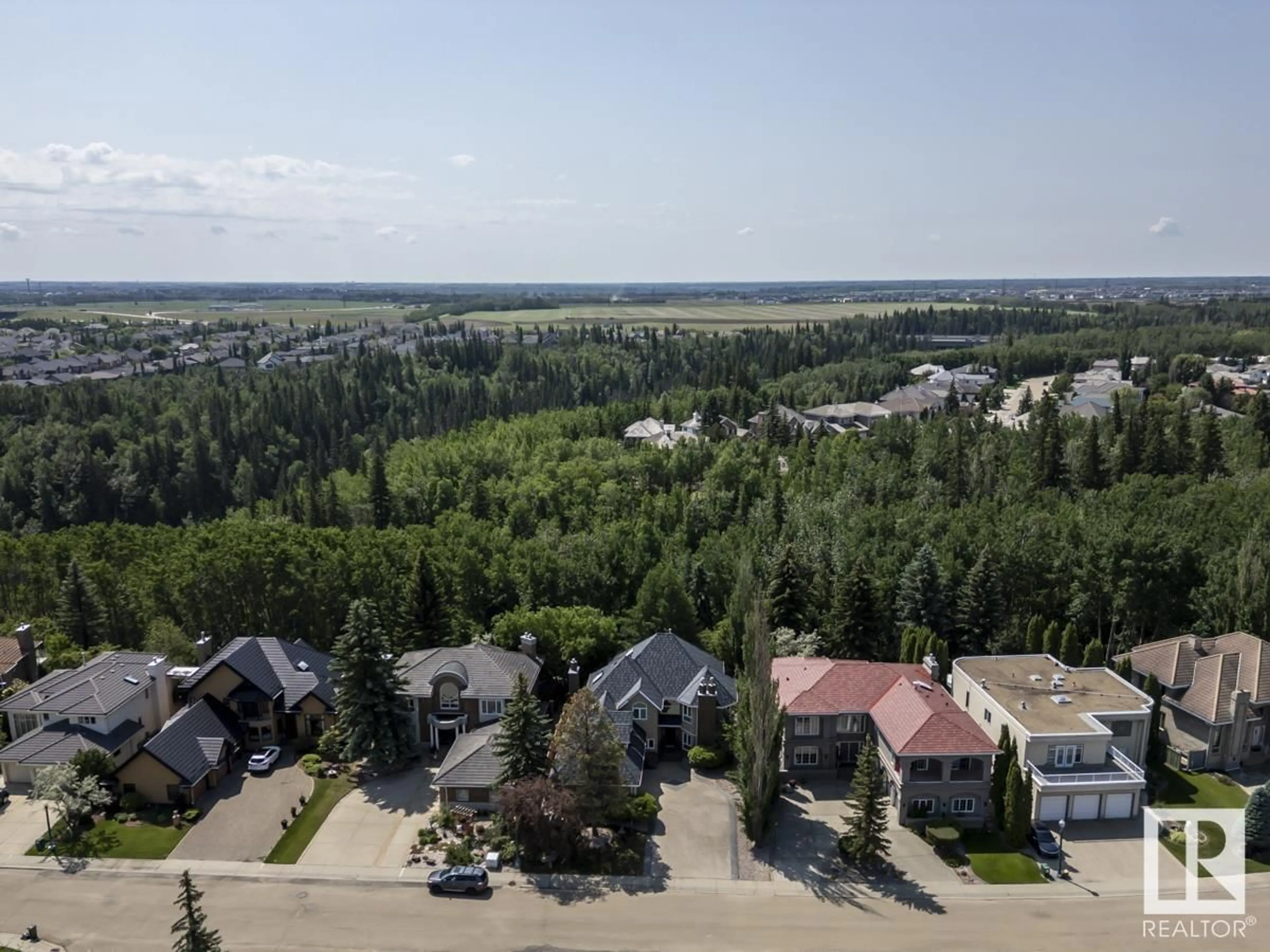 A pic from outside/outdoor area/front of a property/back of a property/a pic from drone, water/lake/river/ocean view for 309 WEAVER PT, Edmonton Alberta T6M2J4