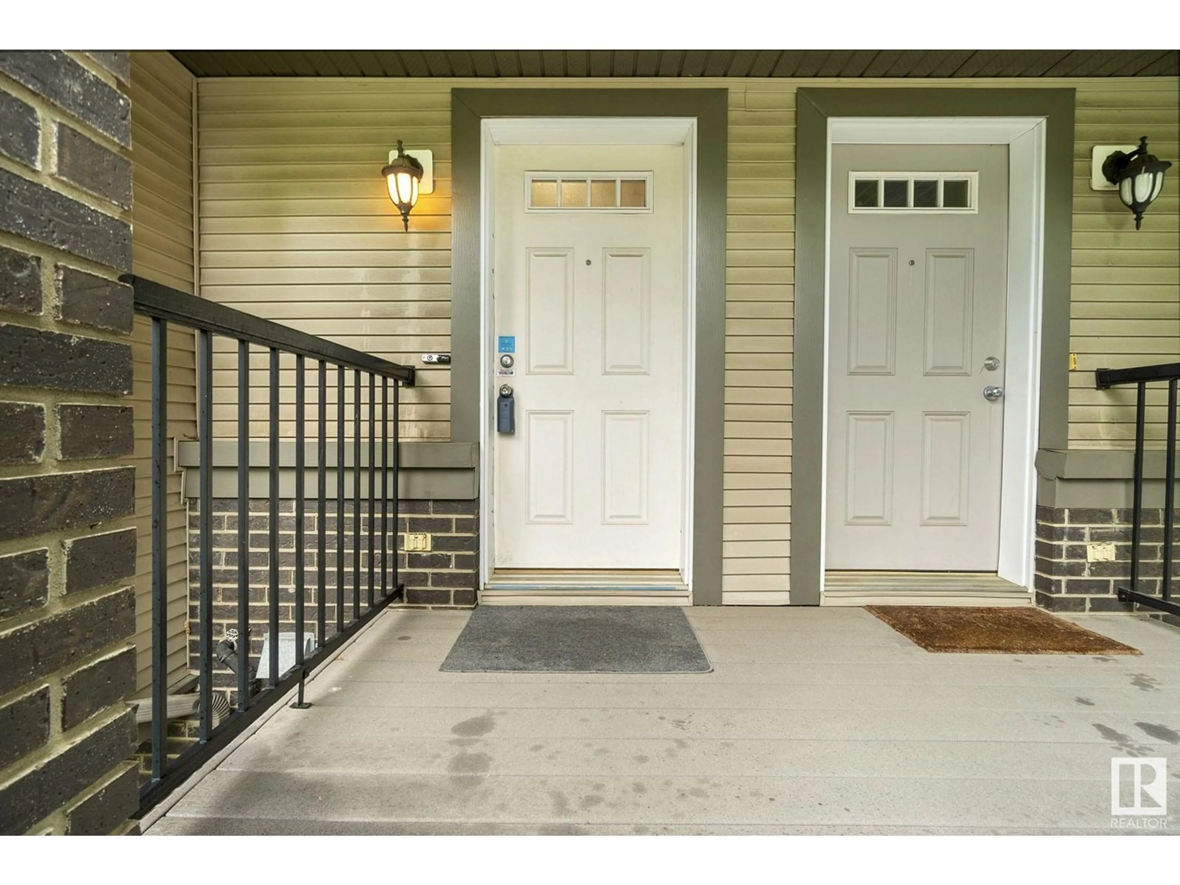 Indoor entryway for 4755 - 22 TERWILLEGAR CM, Edmonton Alberta T6R3V6
