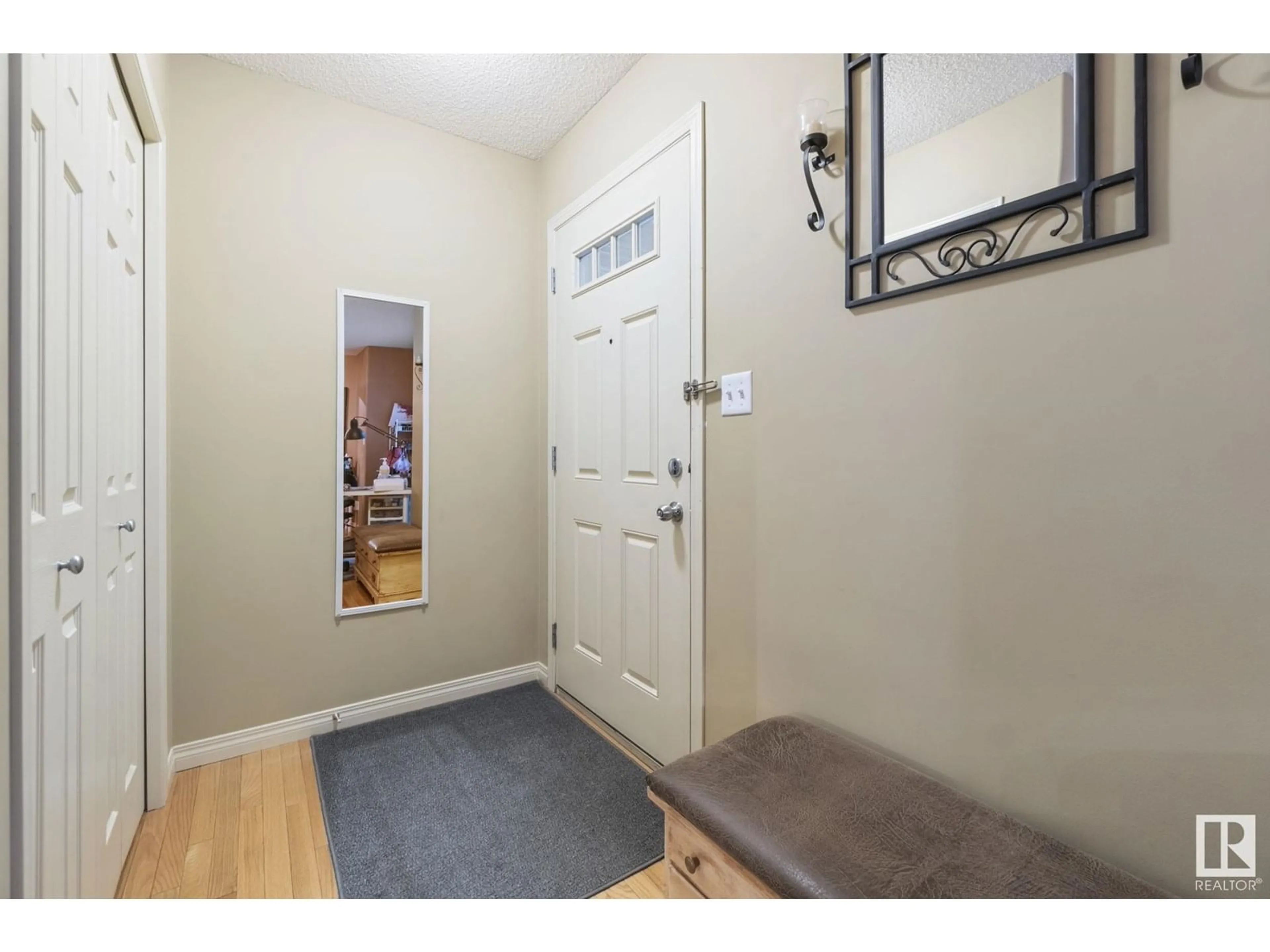 Indoor entryway for 4755 - 22 TERWILLEGAR CM, Edmonton Alberta T6R3V6