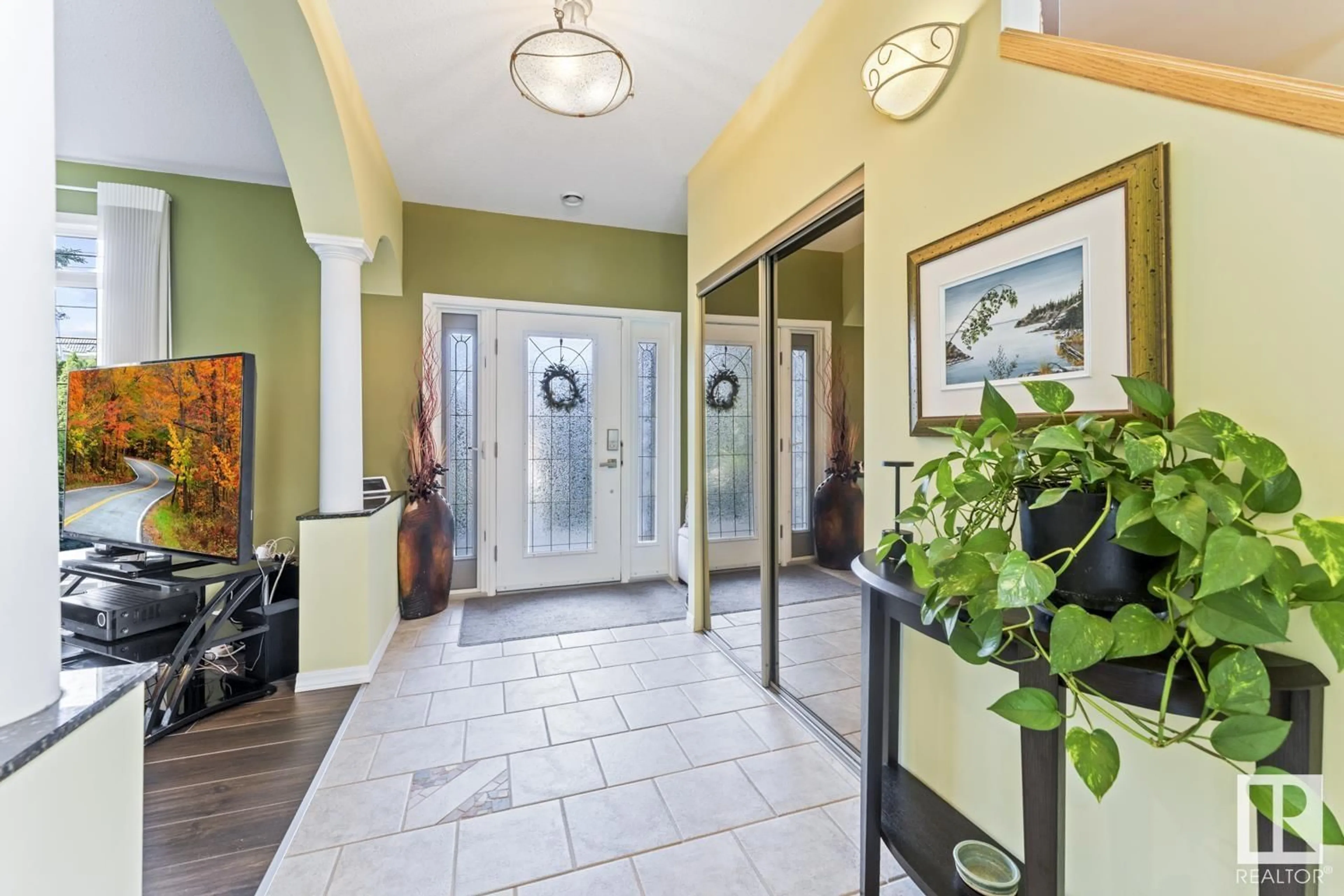 Indoor foyer for 225 BIRCH AV, Cold Lake Alberta T9M1E6