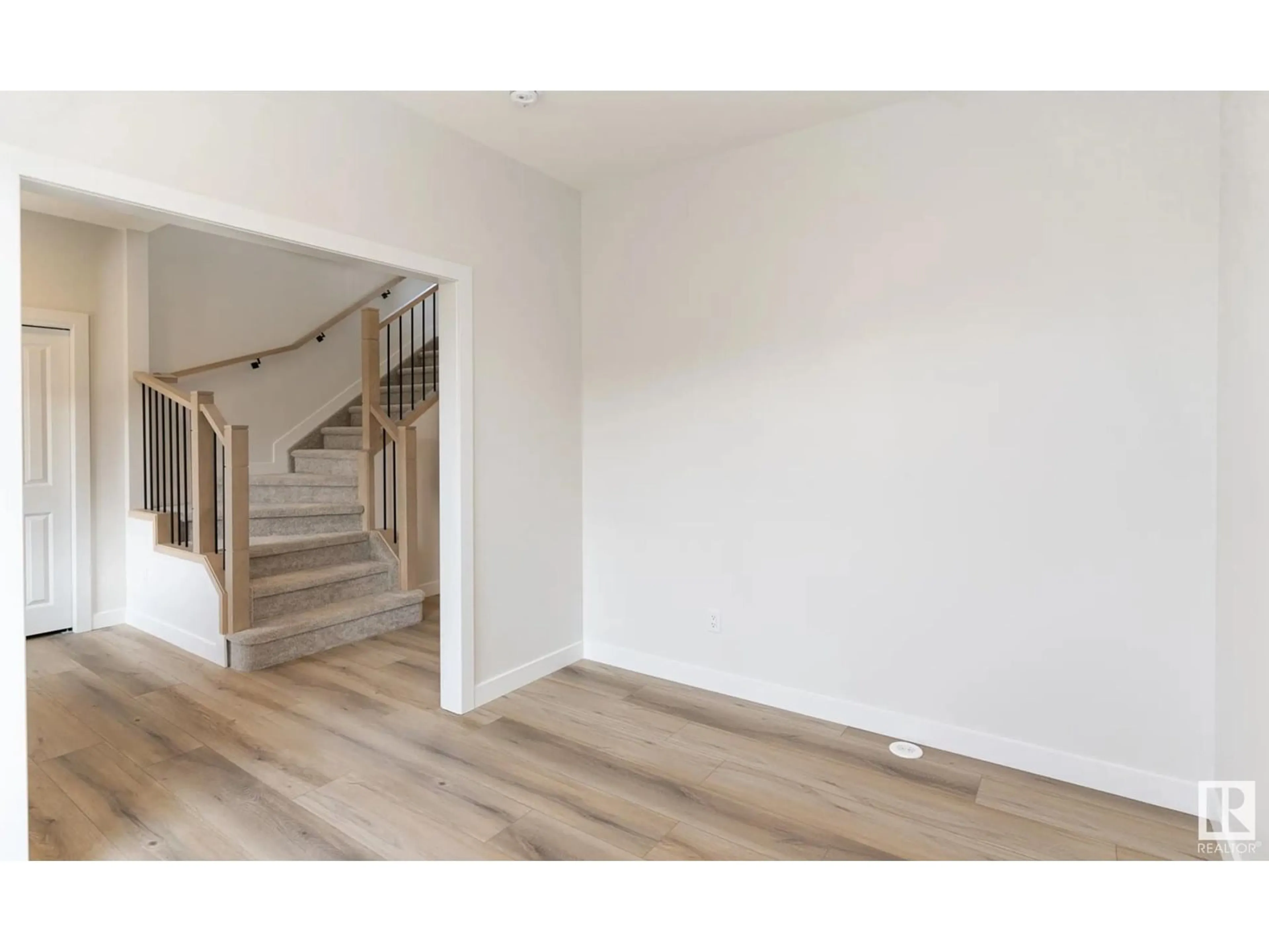 Unknown for 6134 CARR RD, Edmonton Alberta T5E6Y3