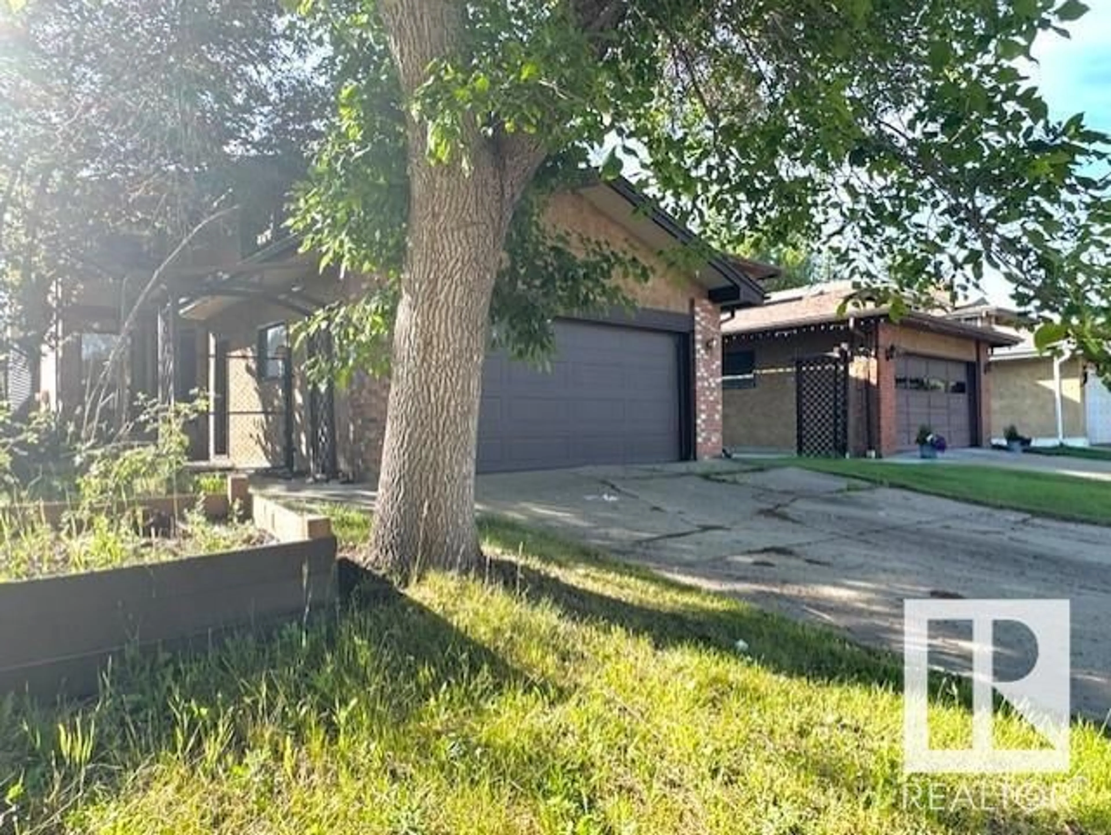 Unknown for 12125 25 AV, Edmonton Alberta T6J4S7