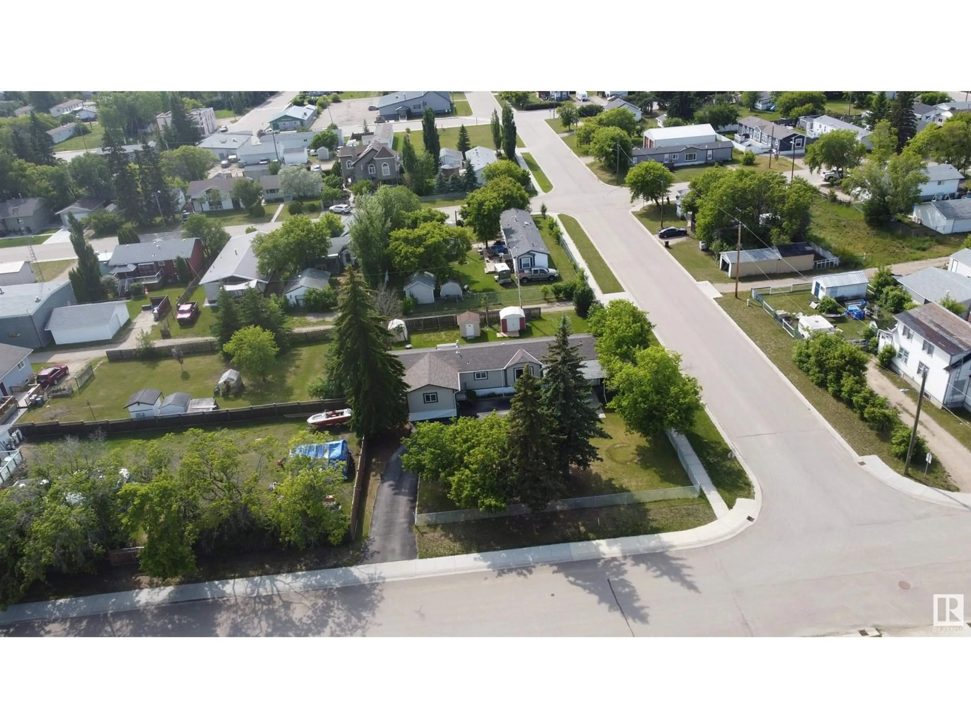A pic from outside/outdoor area/front of a property/back of a property/a pic from drone, street for 4912 48 ST, Ardmore Alberta T9N0B0