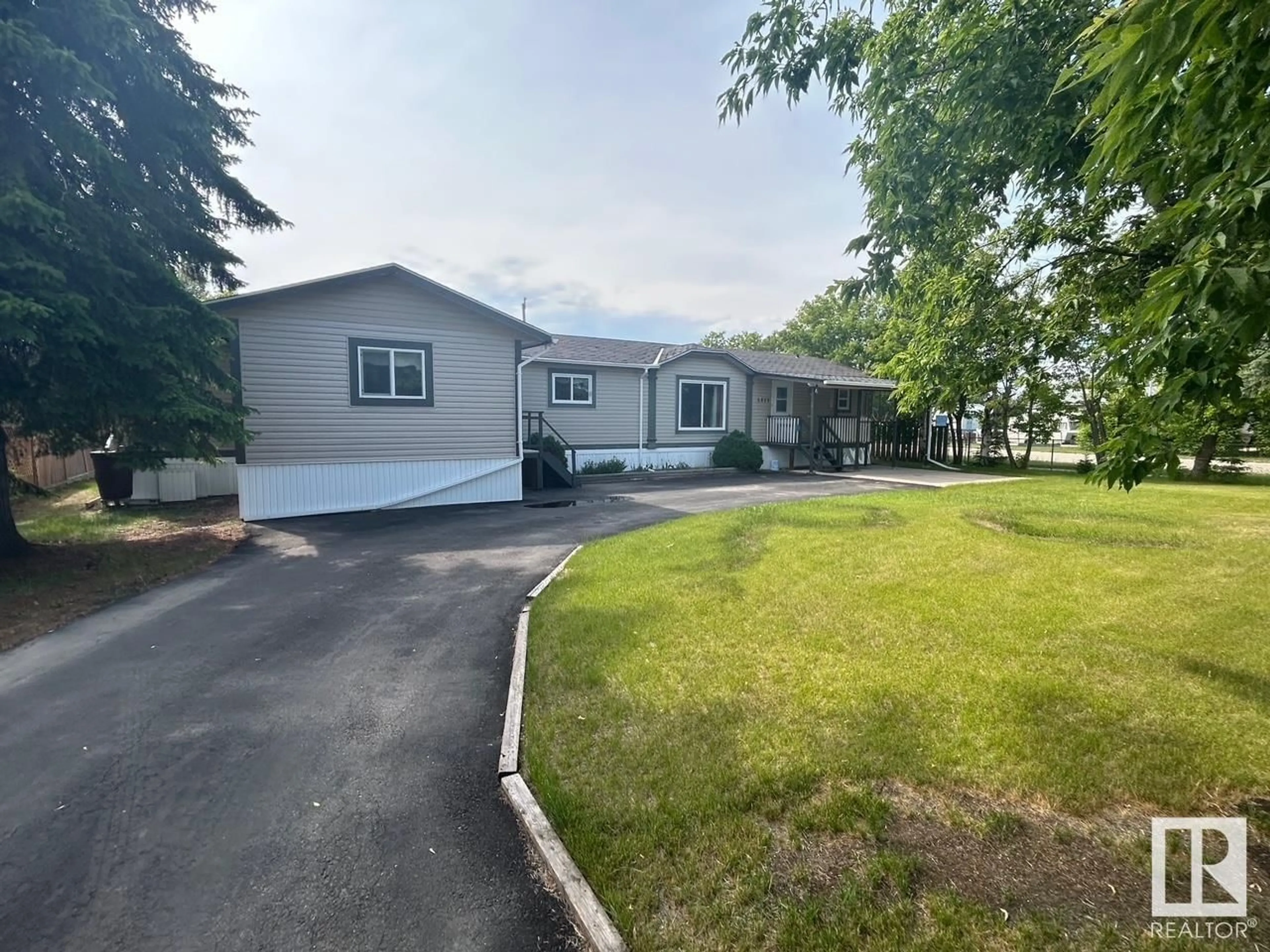 A pic from outside/outdoor area/front of a property/back of a property/a pic from drone, street for 4912 48 ST, Ardmore Alberta T9N0B0
