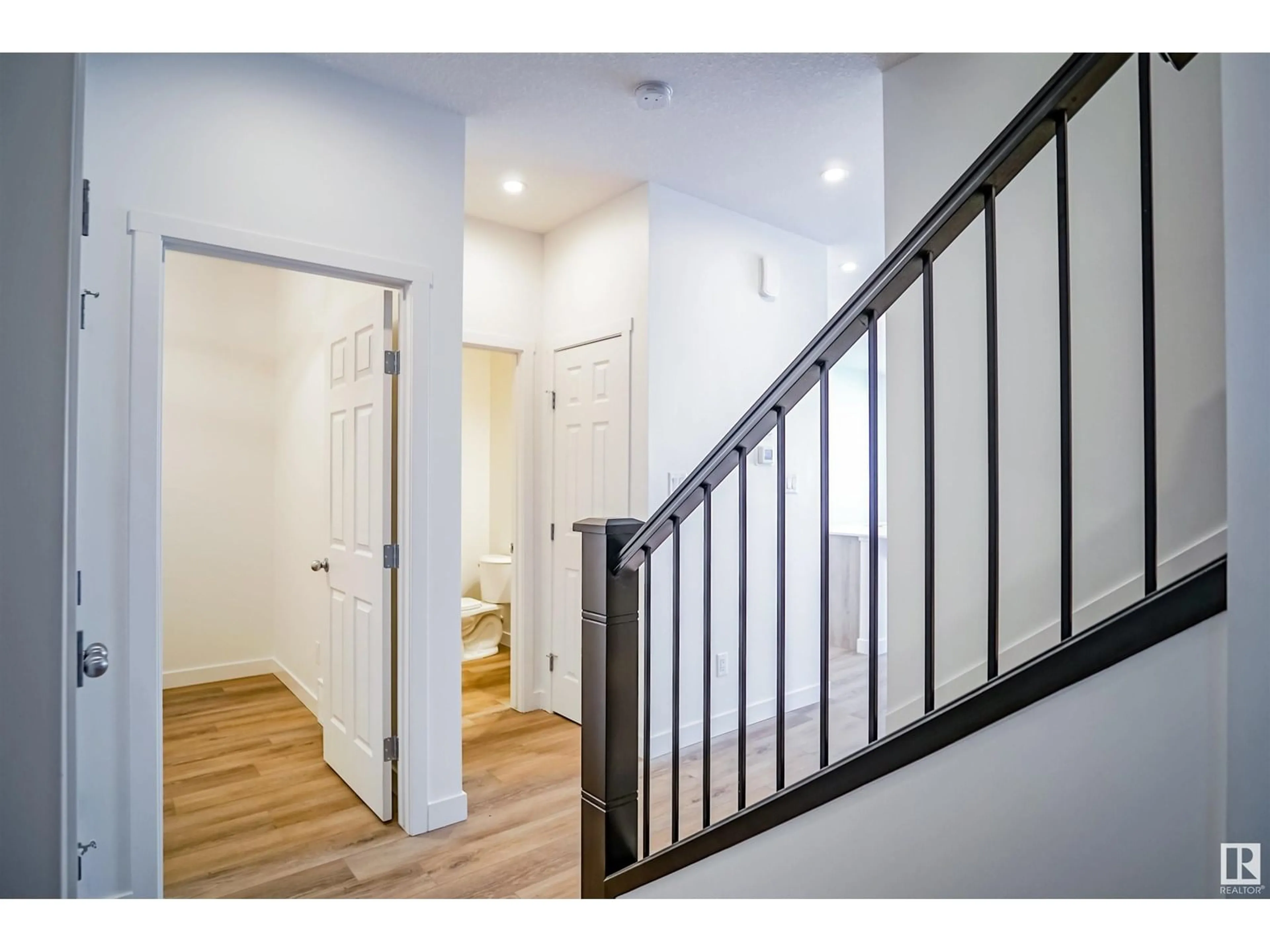 Indoor entryway for 2112 210 ST, Edmonton Alberta T6W5G7