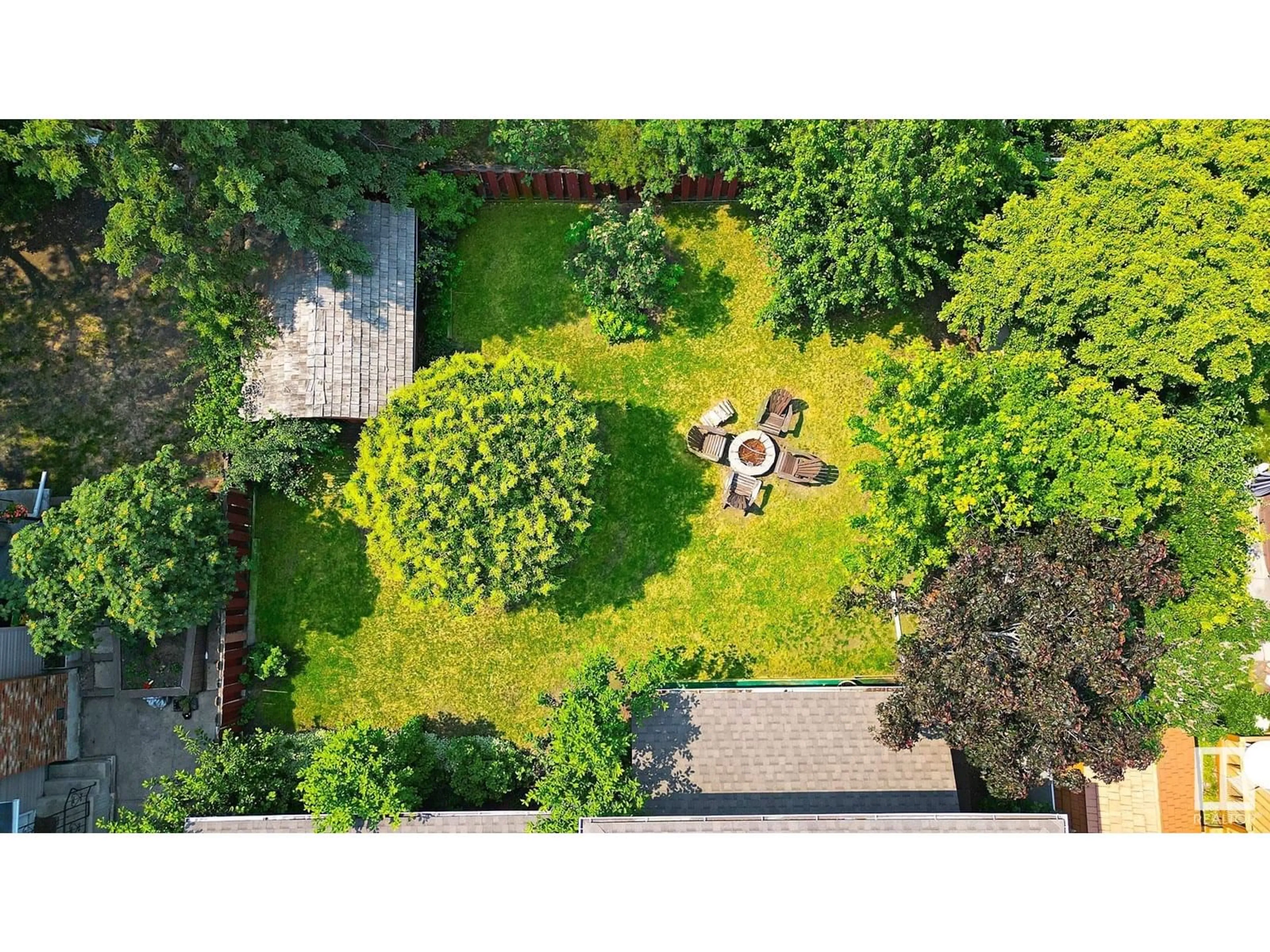 A pic from outside/outdoor area/front of a property/back of a property/a pic from drone, street for NW - 3308 117 ST, Edmonton Alberta T6J3J4