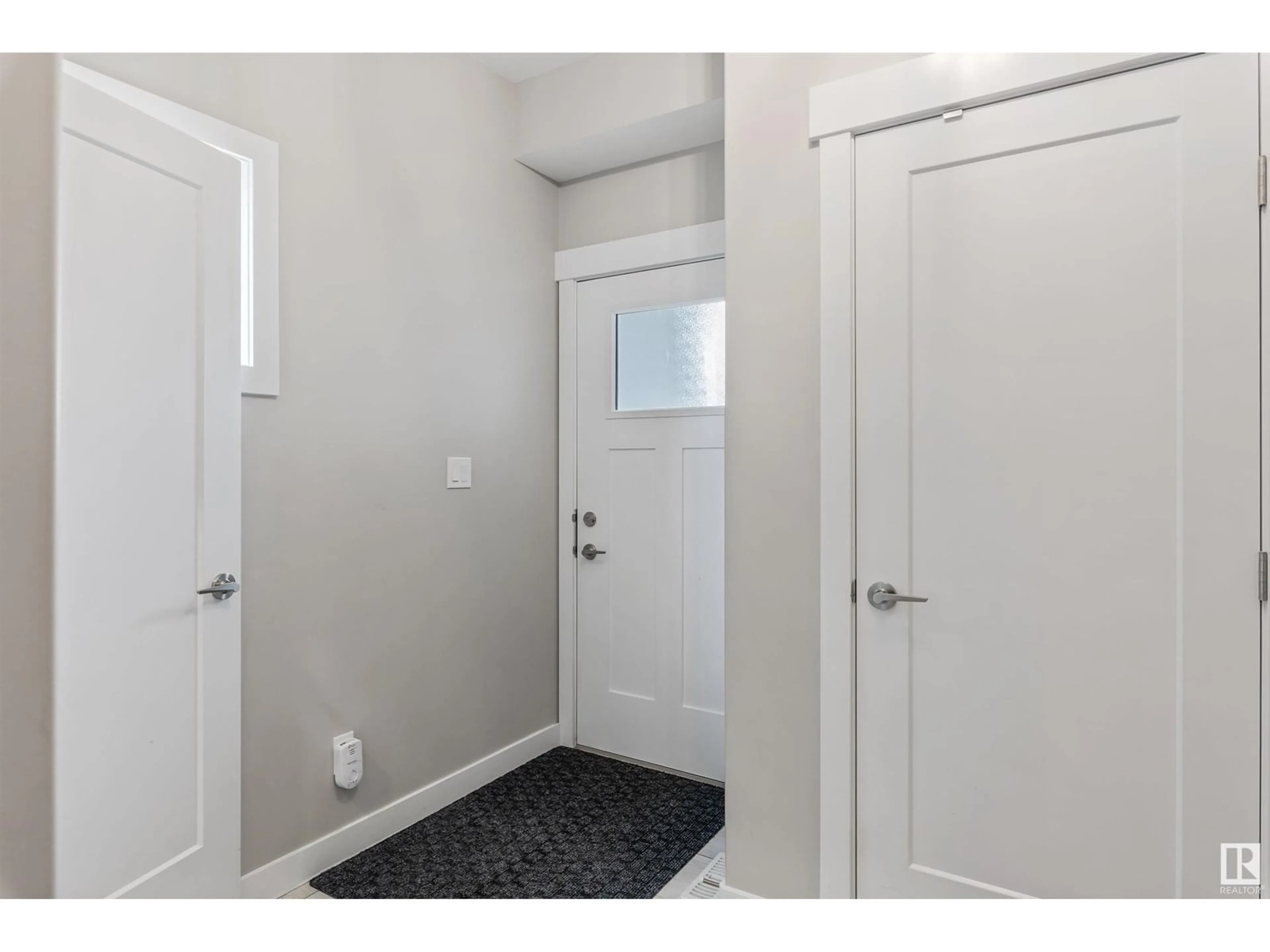 Indoor entryway for 22508 82 AV, Edmonton Alberta T5T7G7