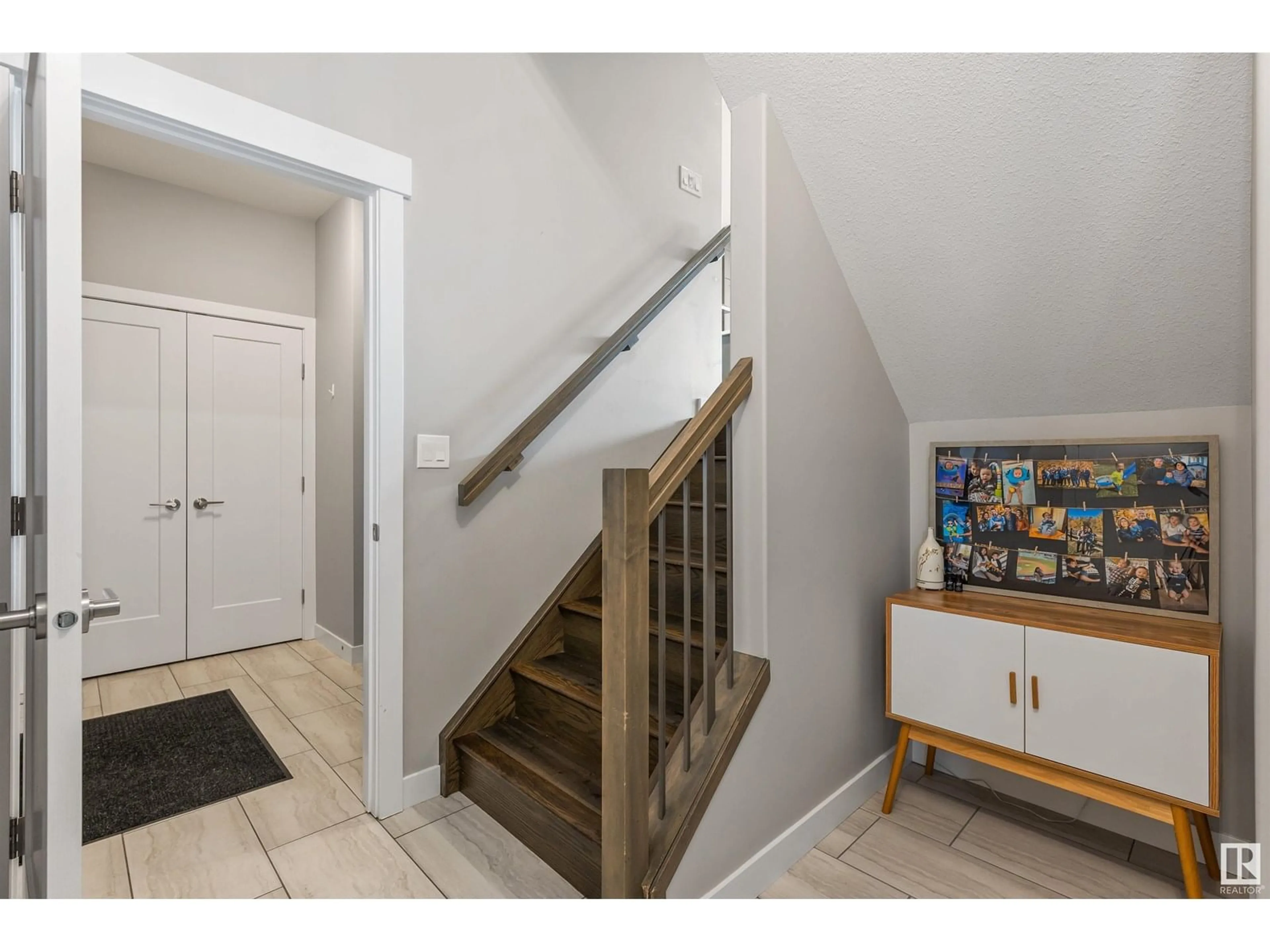 Indoor entryway for 22508 82 AV, Edmonton Alberta T5T7G7