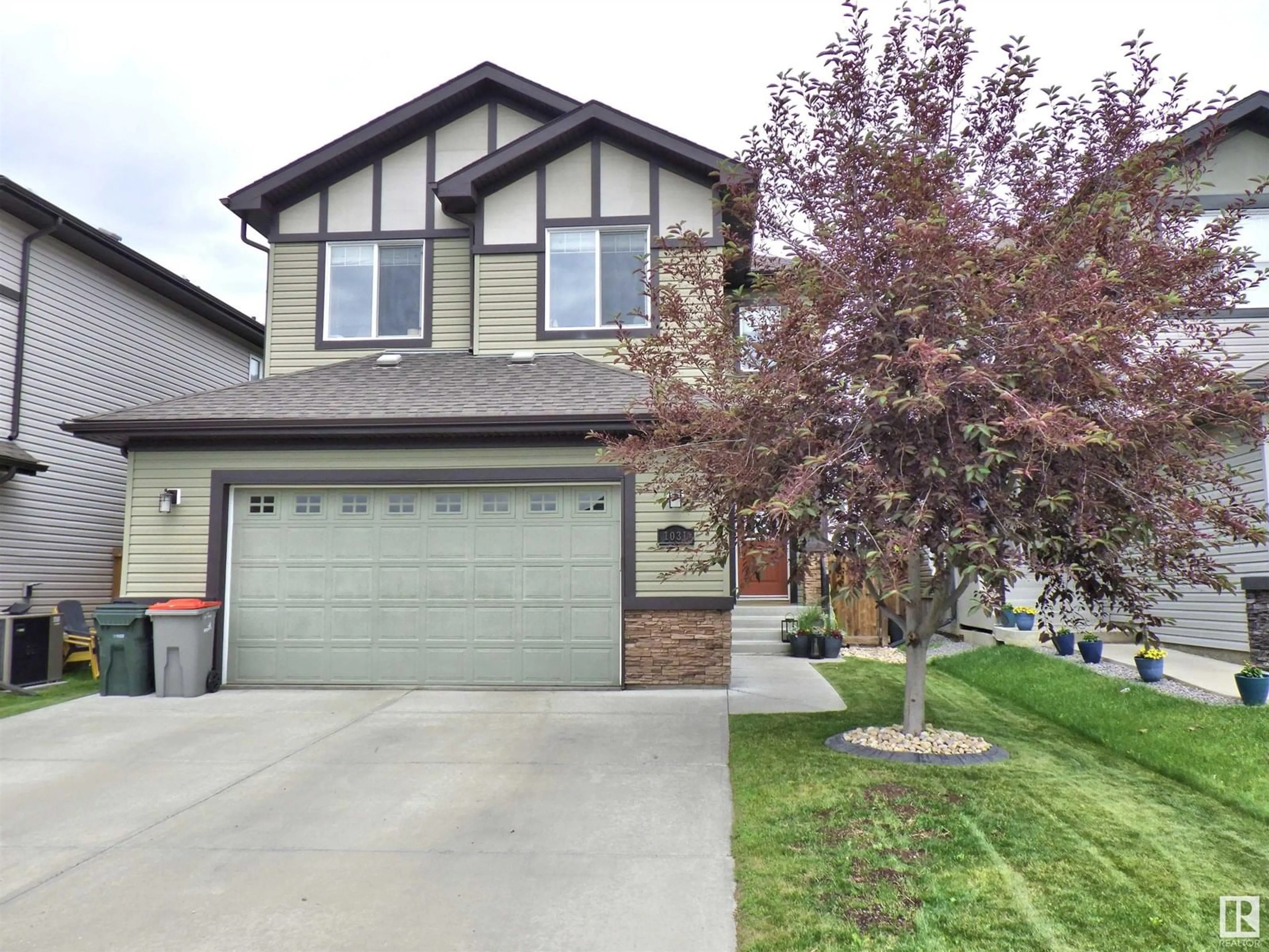 Home with vinyl exterior material, street for 1031 SOUTH CREEK WD, Stony Plain Alberta T7Z0C9