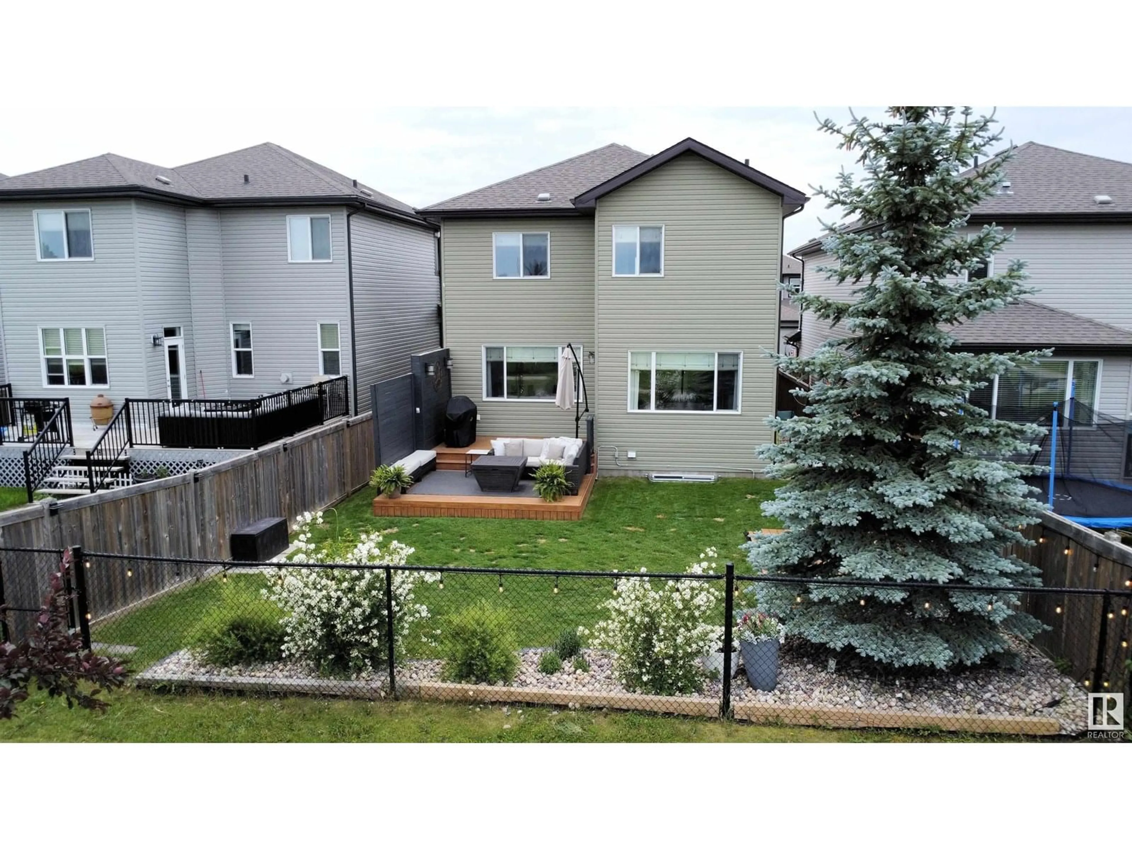 A pic from outside/outdoor area/front of a property/back of a property/a pic from drone, street for 1031 SOUTH CREEK WD, Stony Plain Alberta T7Z0C9