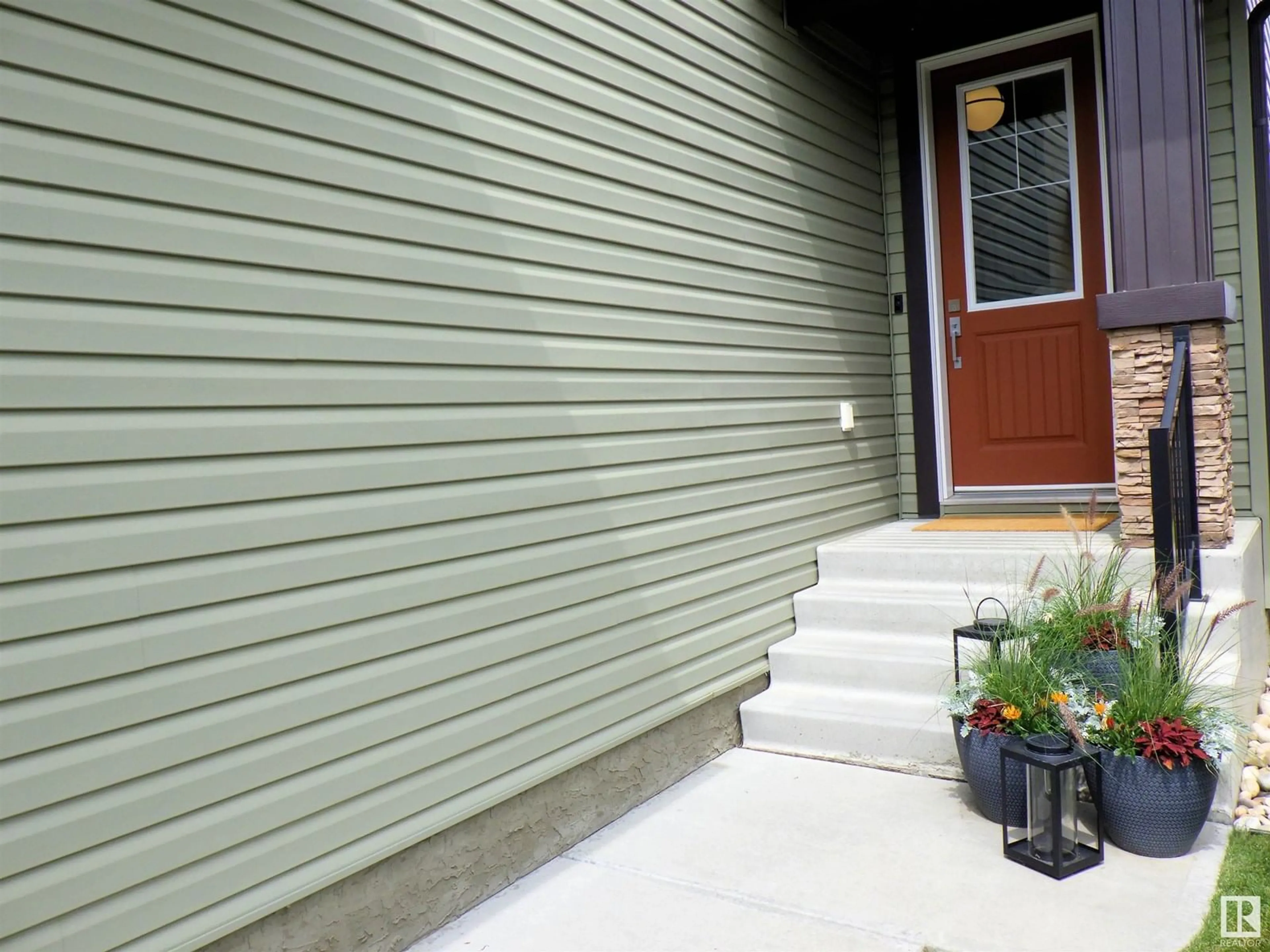 Home with vinyl exterior material, street for 1031 SOUTH CREEK WD, Stony Plain Alberta T7Z0C9