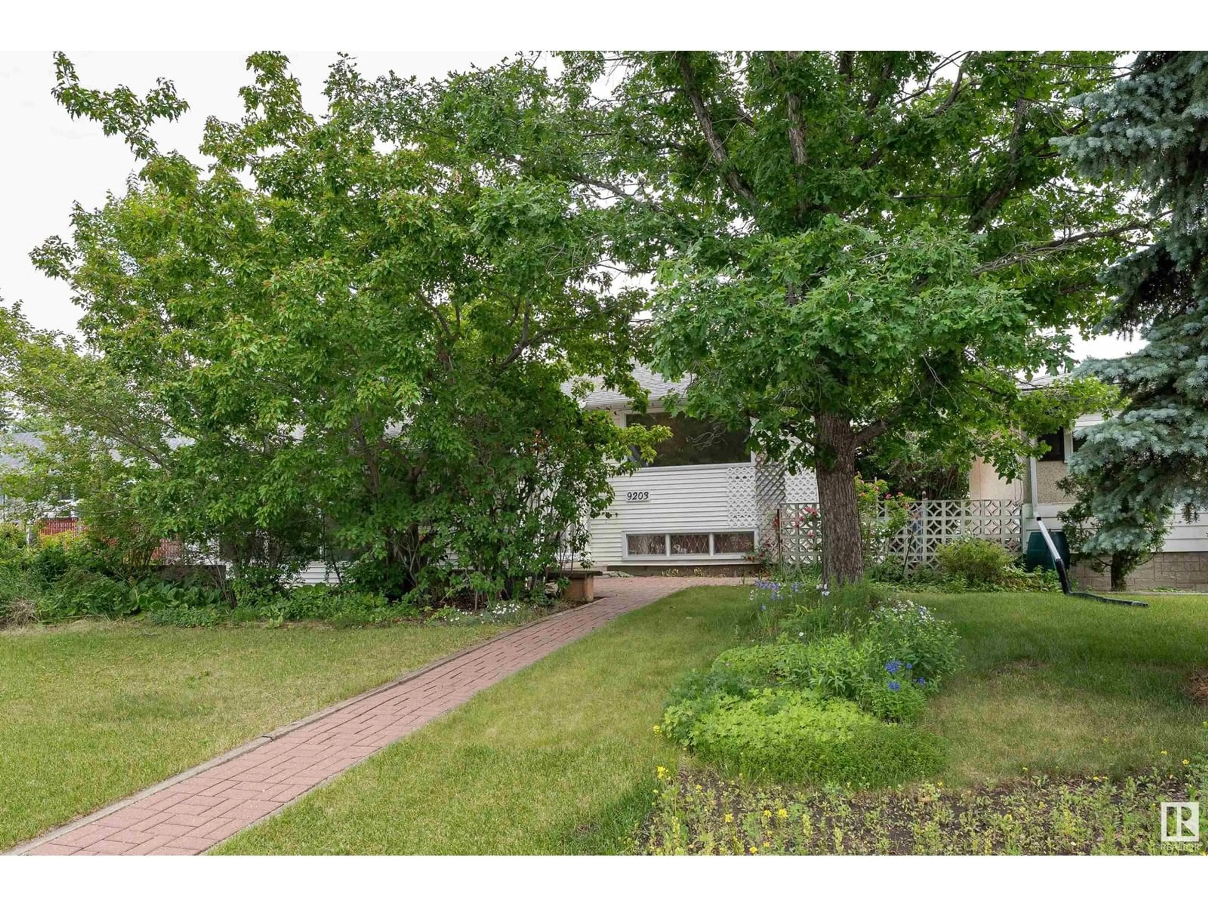 A pic from outside/outdoor area/front of a property/back of a property/a pic from drone, street for NW - 9203 69 ST, Edmonton Alberta T6B1V8