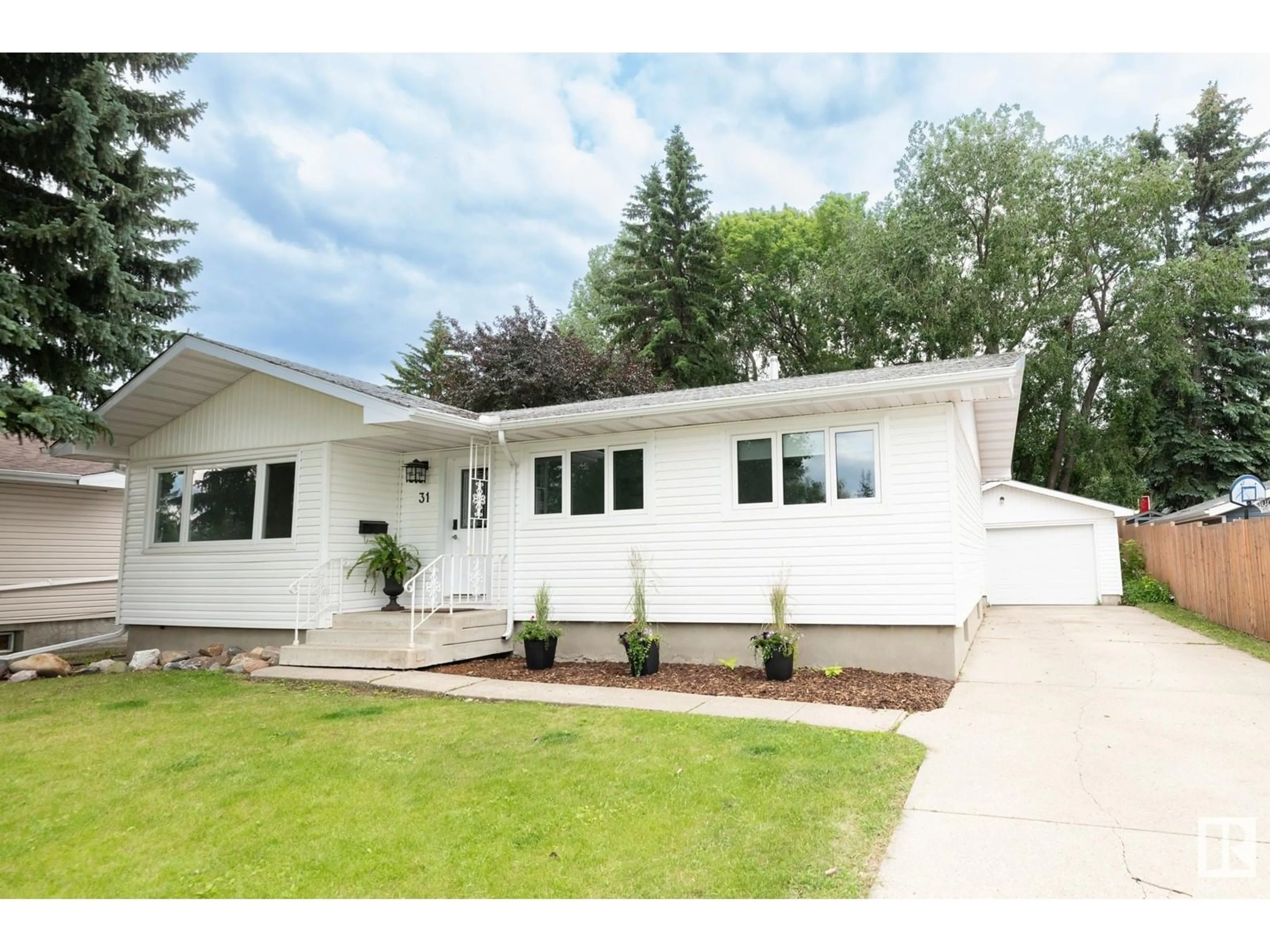 Home with vinyl exterior material, street for 31 PINE ST, Sherwood Park Alberta T8A1G4