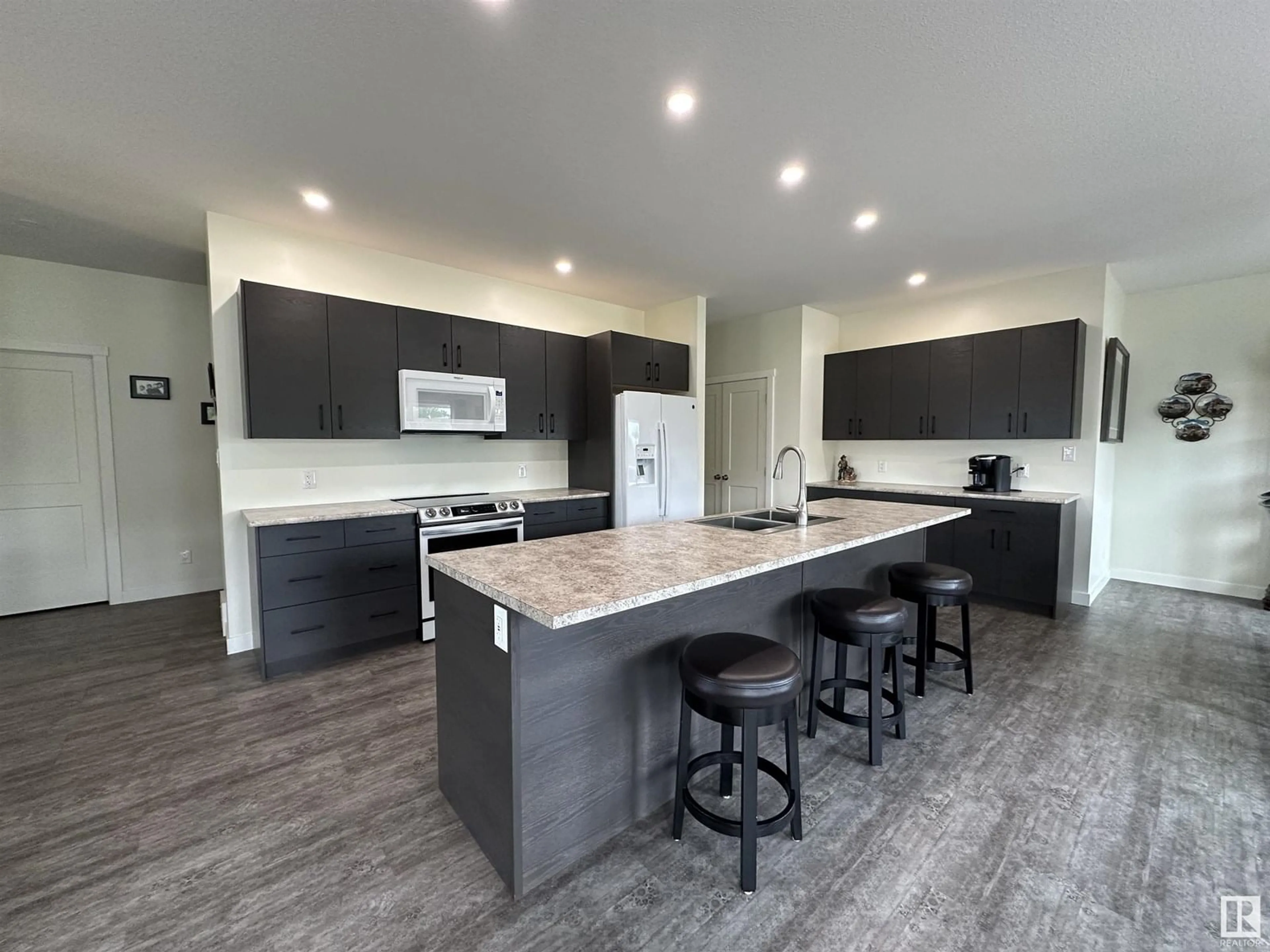Open concept kitchen, unknown for 54322 RGE RD 253, St. Albert Alberta T8T1R8