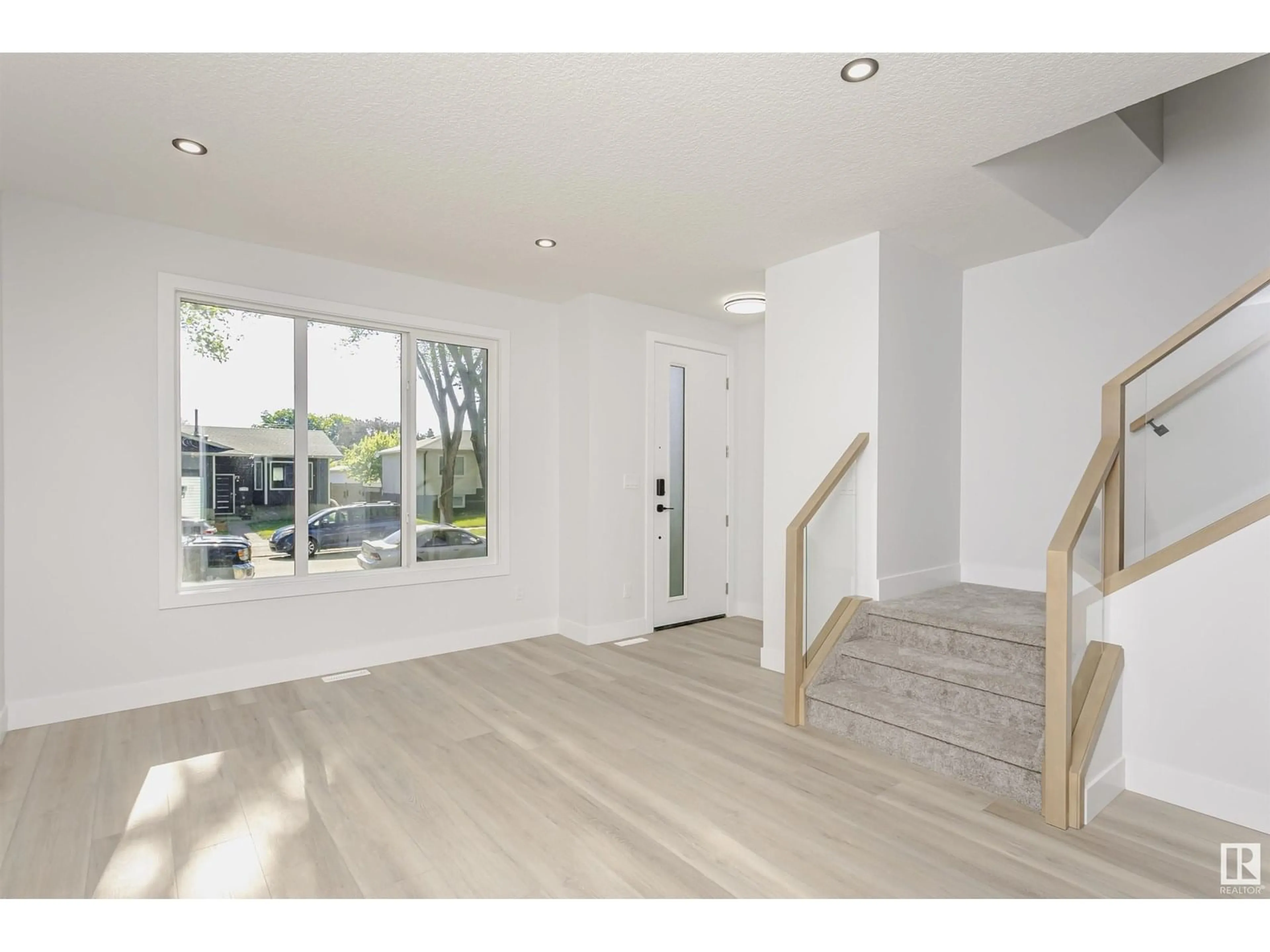 Indoor foyer for NW - 10334 77 ST, Edmonton Alberta T6A3C3