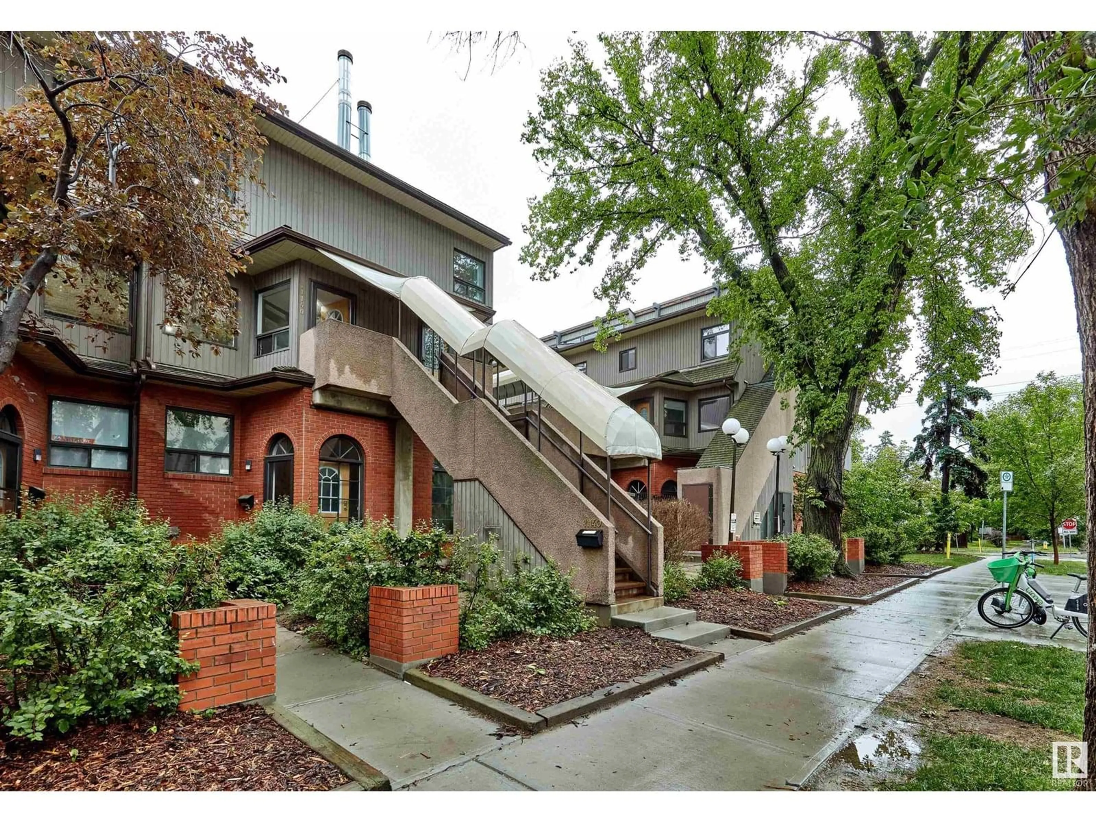 Patio, street for 11140 83 AV, Edmonton Alberta T6G0V1