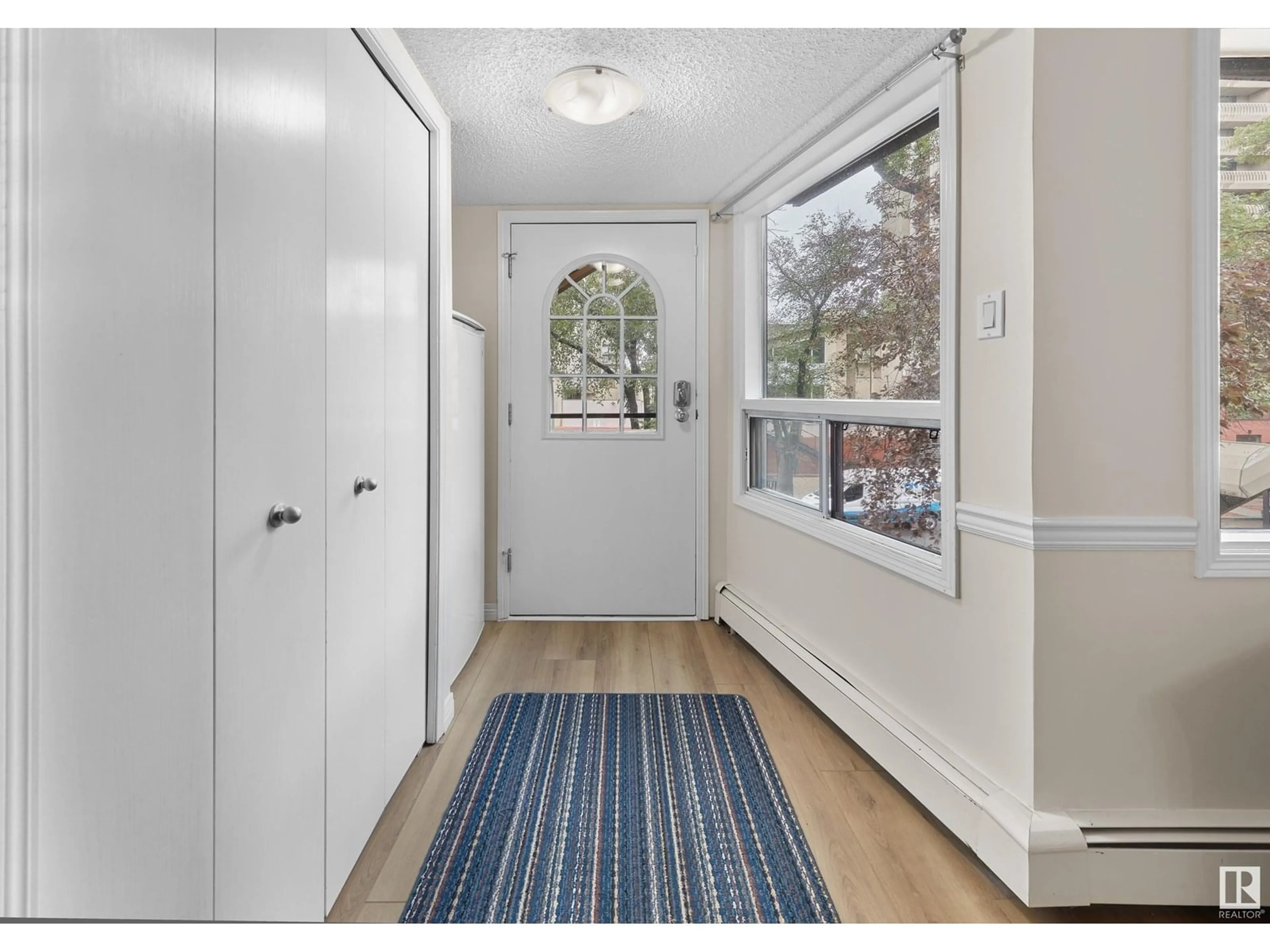 Indoor entryway for 11140 83 AV, Edmonton Alberta T6G0V1