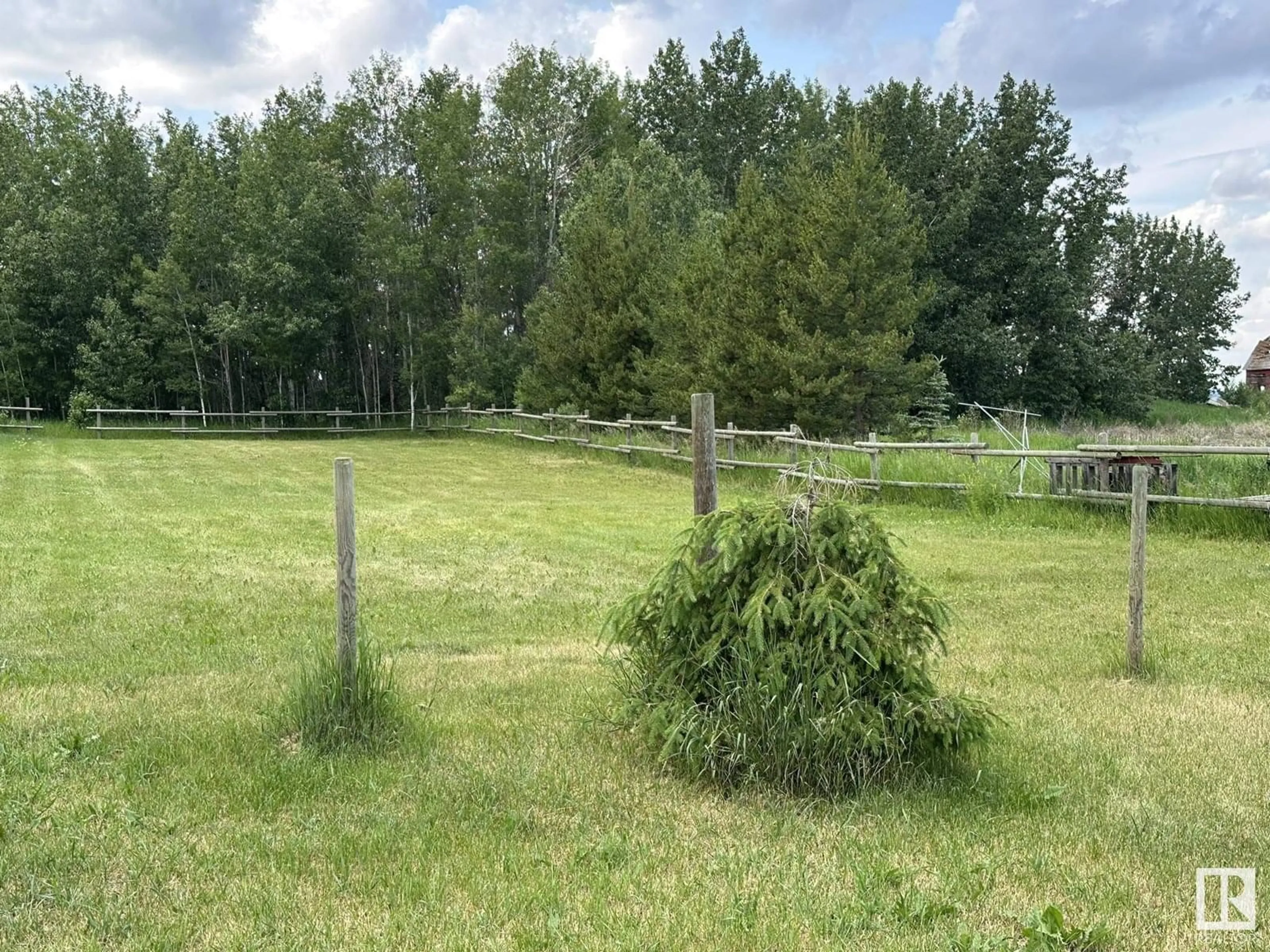A pic from outside/outdoor area/front of a property/back of a property/a pic from drone, forest/trees view for 5016 50 ST, Smoky Lake Town Alberta T0A3C0