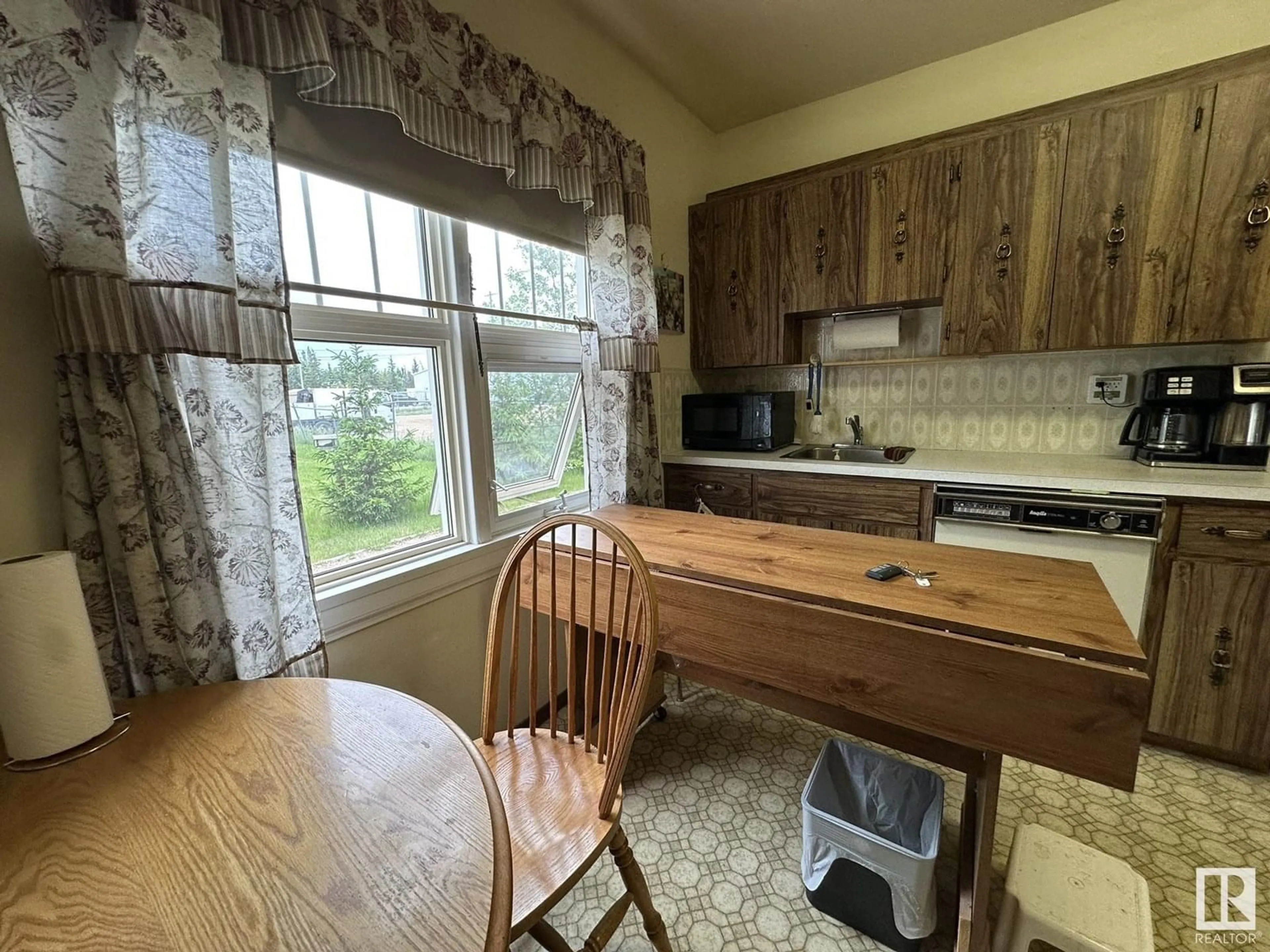 Standard kitchen, wood/laminate floor for 5016 50 ST, Smoky Lake Town Alberta T0A3C0
