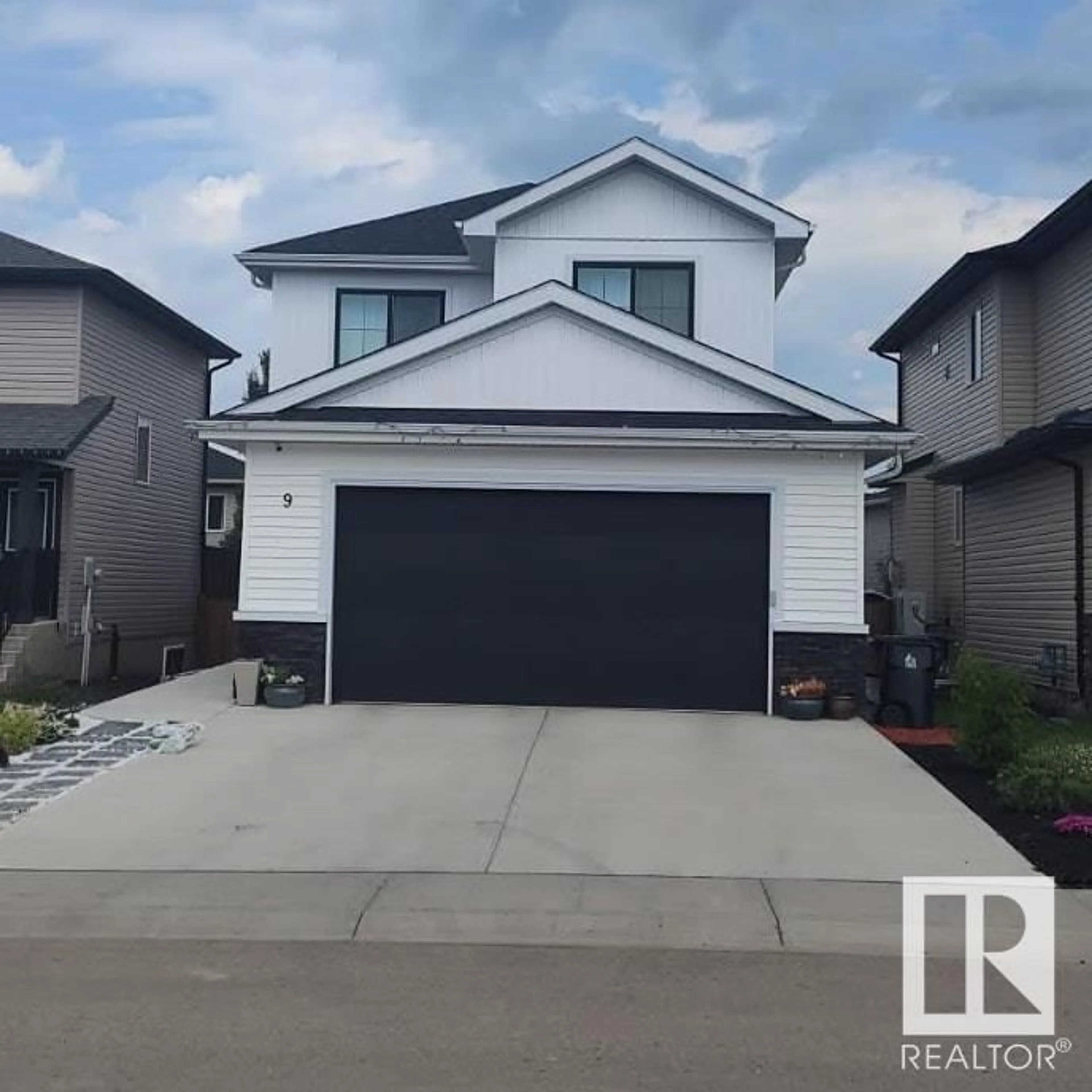 Home with vinyl exterior material, street for 9 HULL, Spruce Grove Alberta T7X4P7