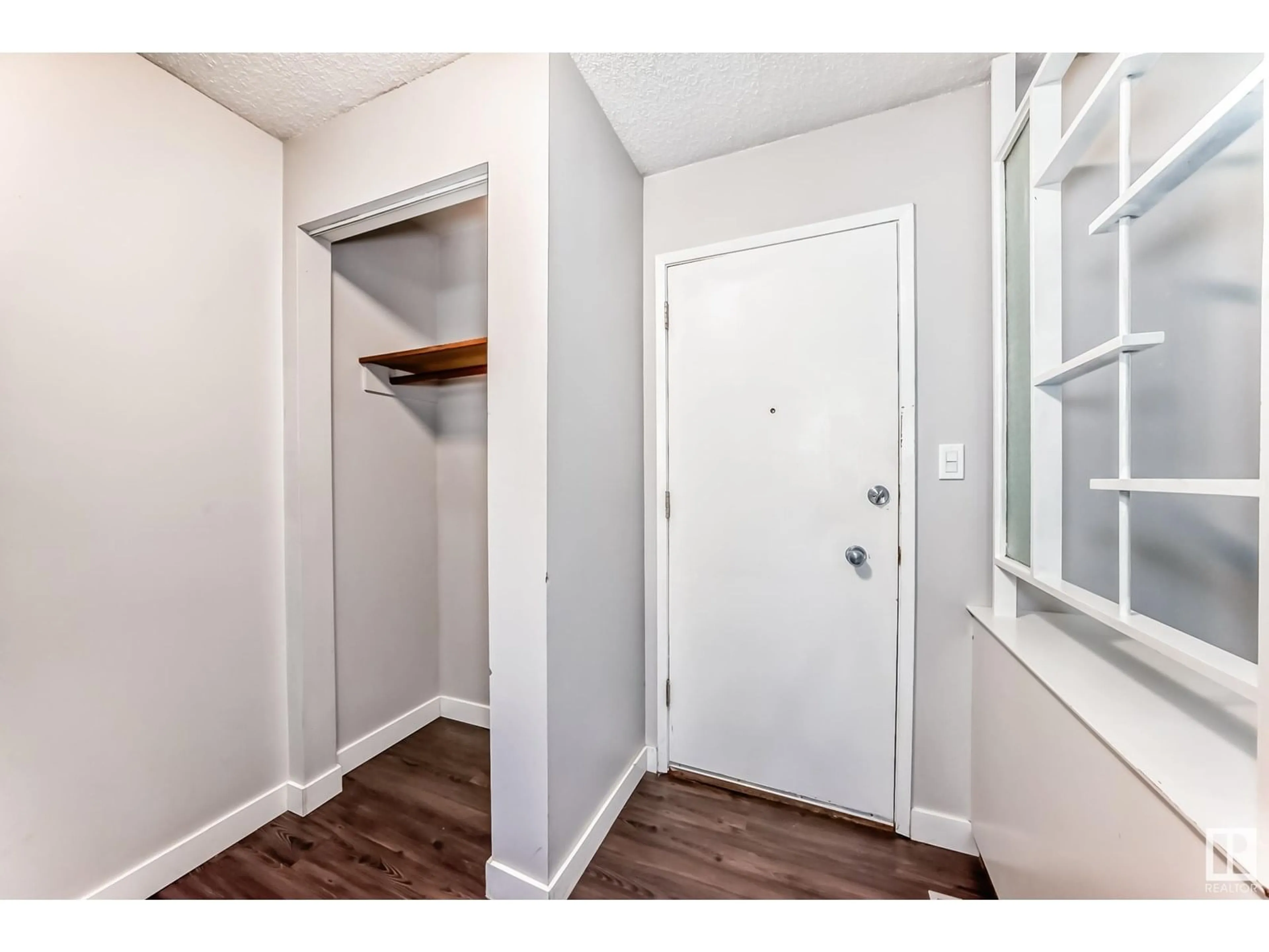 Indoor entryway for 6804 149 AV, Edmonton Alberta T5C2V2