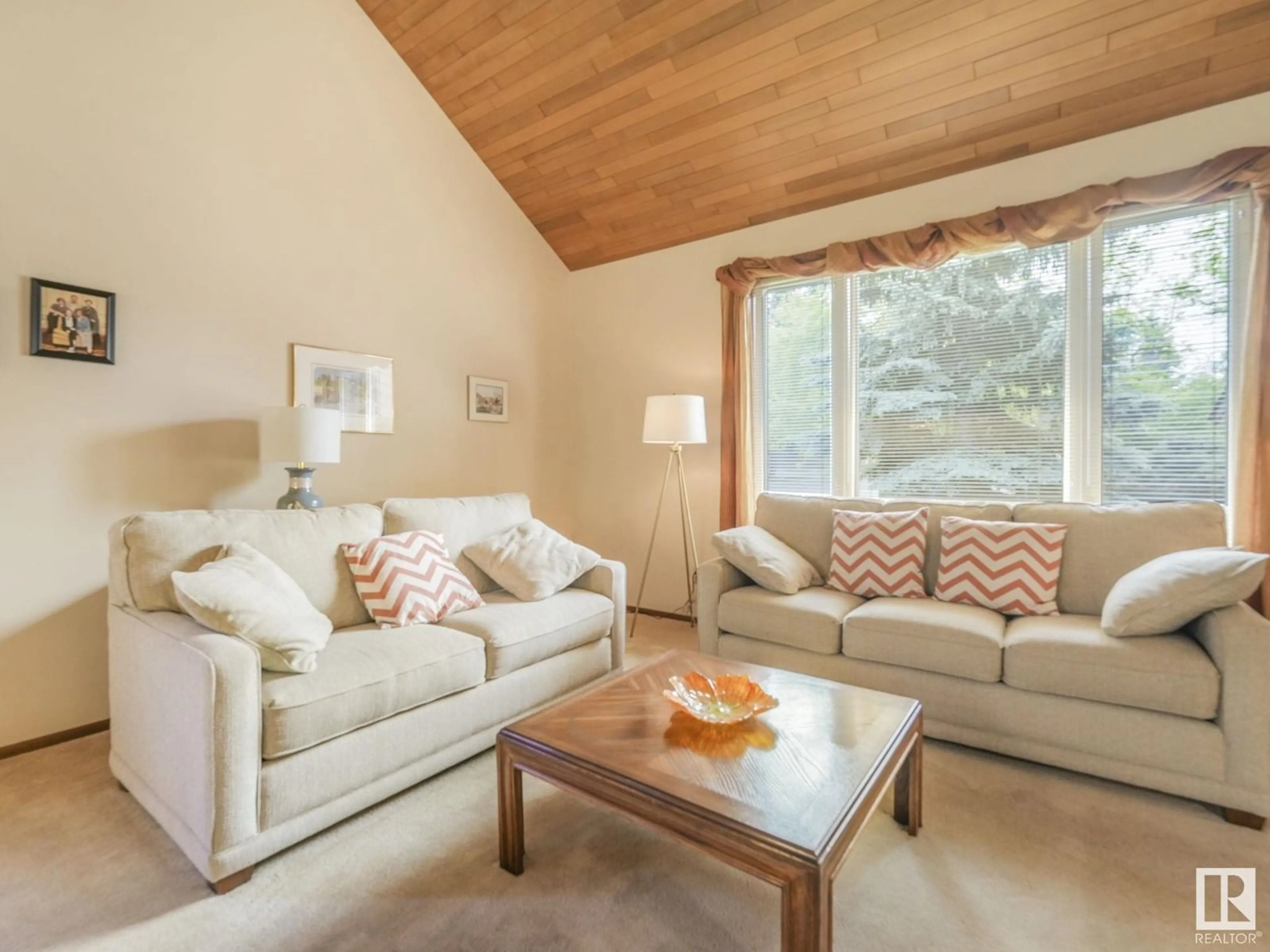 Living room with furniture, wood/laminate floor for 43 WENTWORTH CR, St. Albert Alberta T8N3G7
