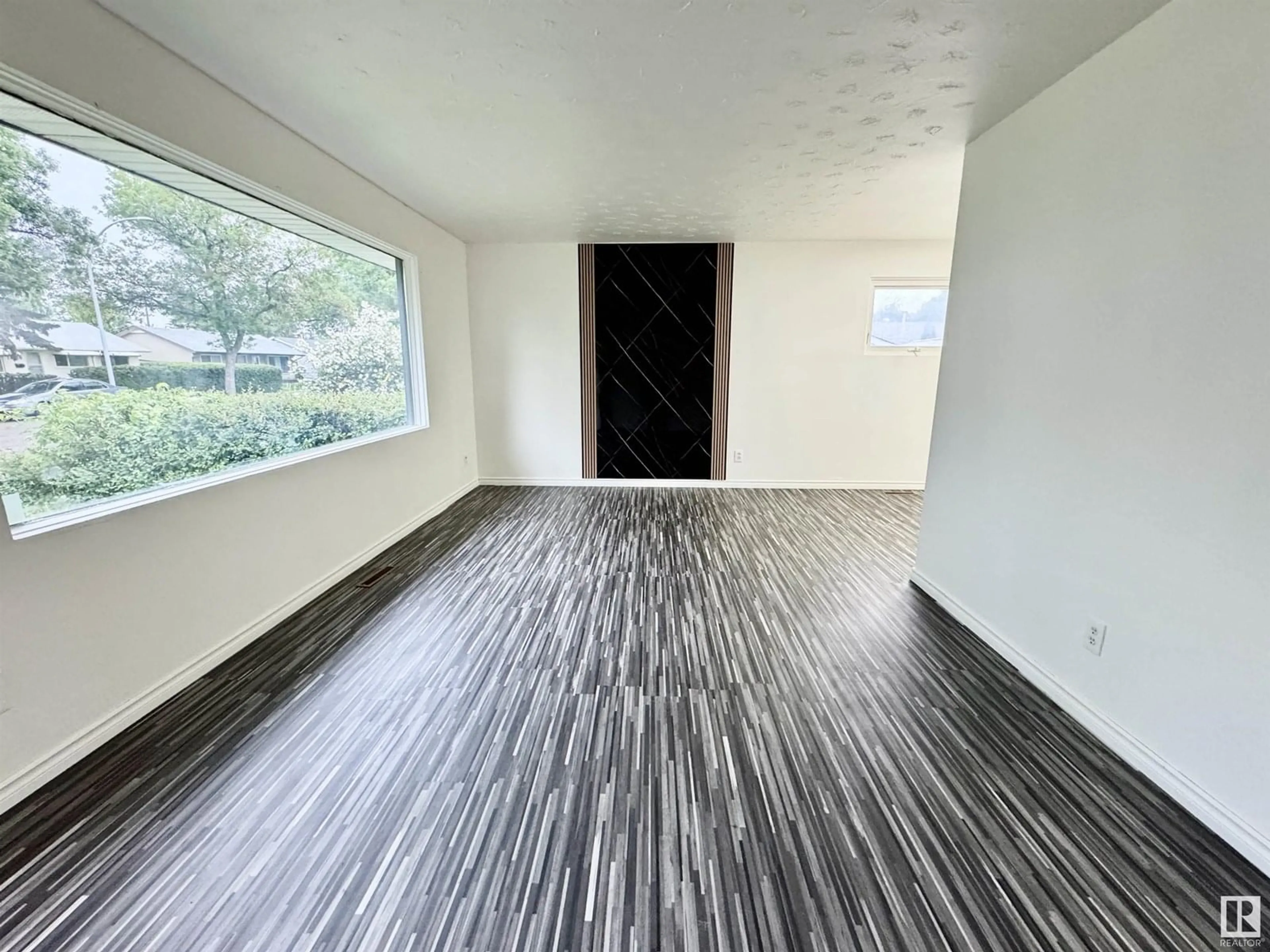 A pic of a room for 16415 106 AV, Edmonton Alberta T5P0X1