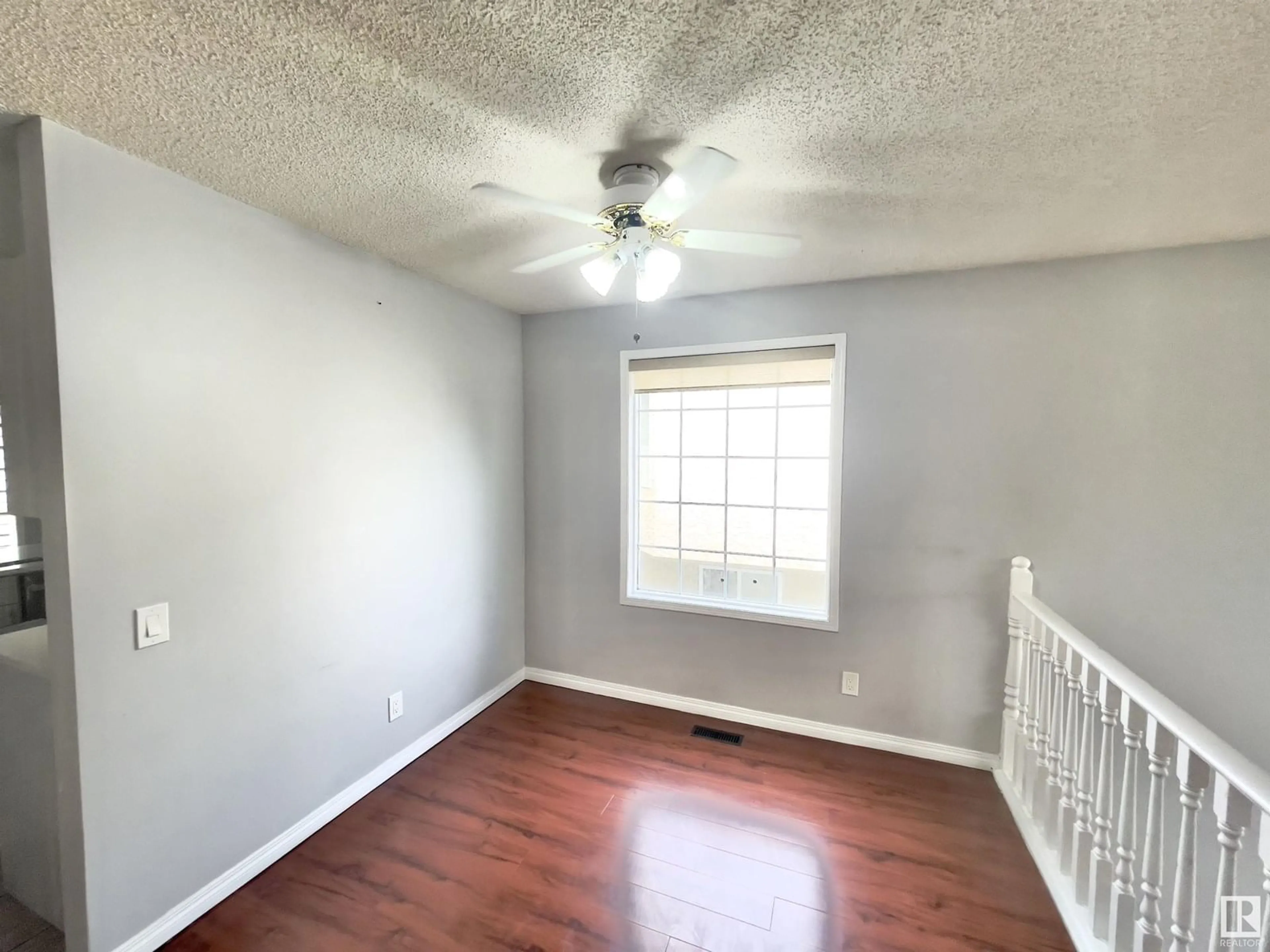 A pic of a room for 3523 38A AV, Edmonton Alberta T6L6N9