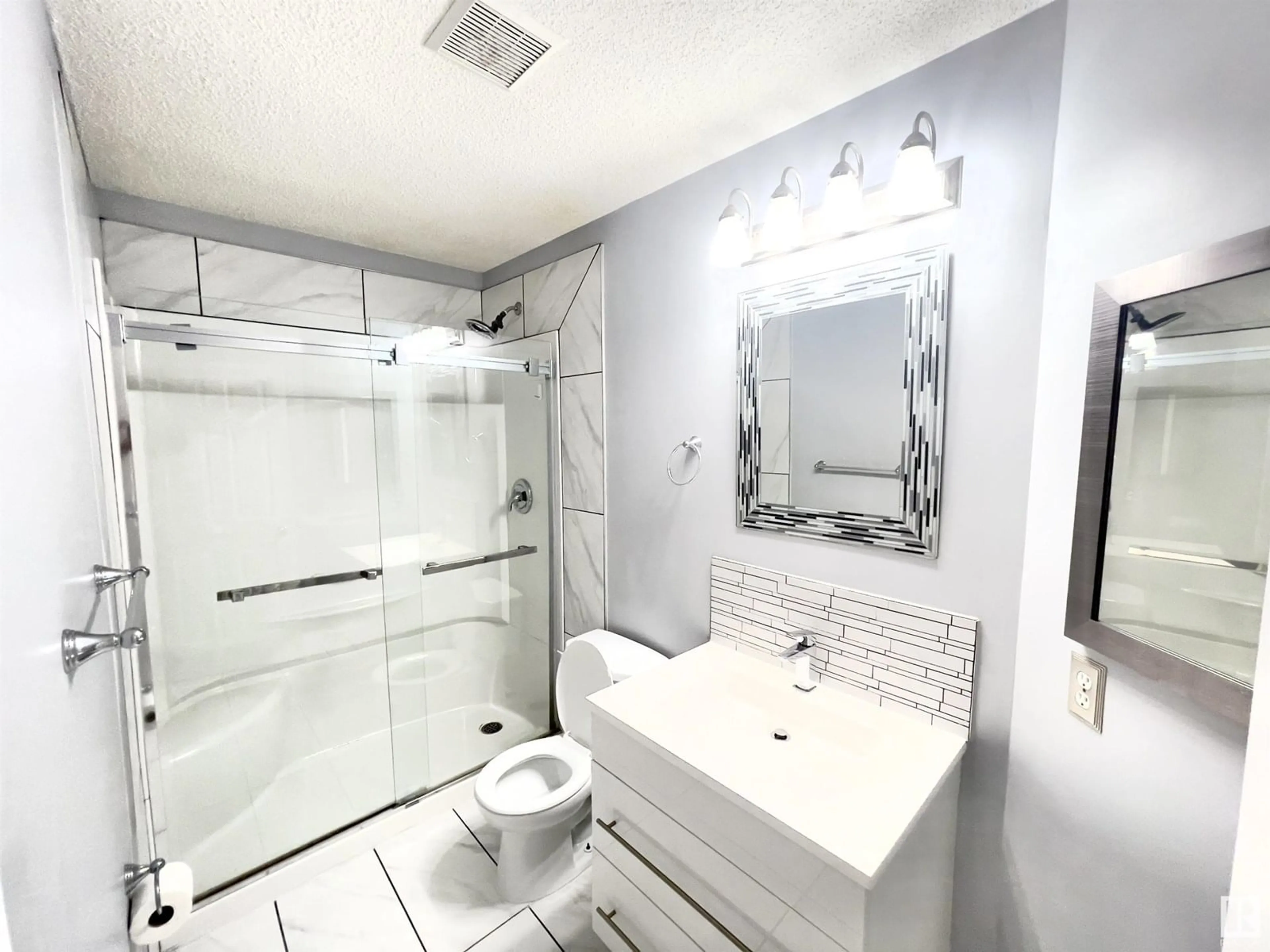Standard bathroom, ceramic/tile floor for 3523 38A AV, Edmonton Alberta T6L6N9