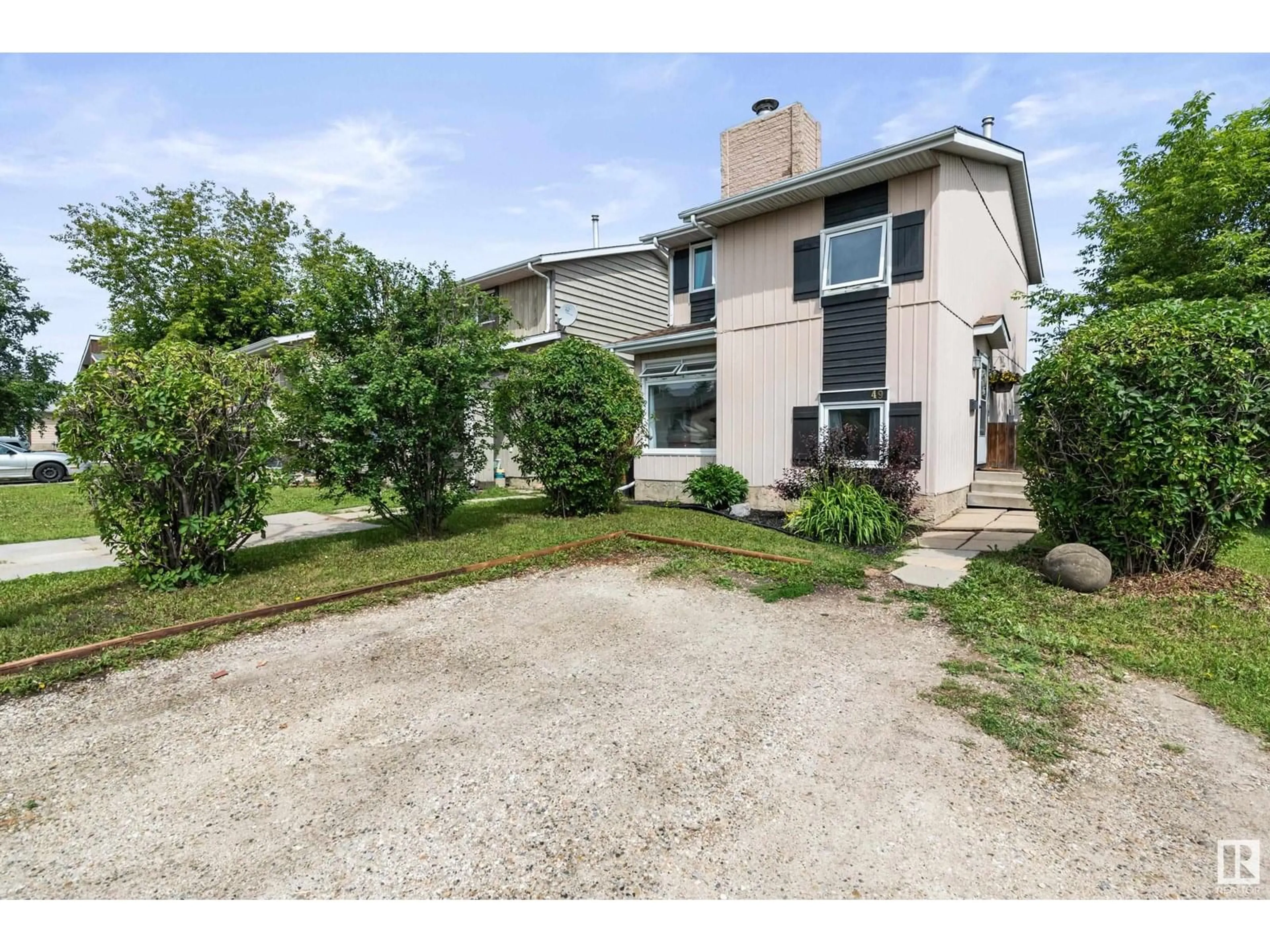 A pic from outside/outdoor area/front of a property/back of a property/a pic from drone, street for 49 WELLINGTON CR, Spruce Grove Alberta T7X1K4