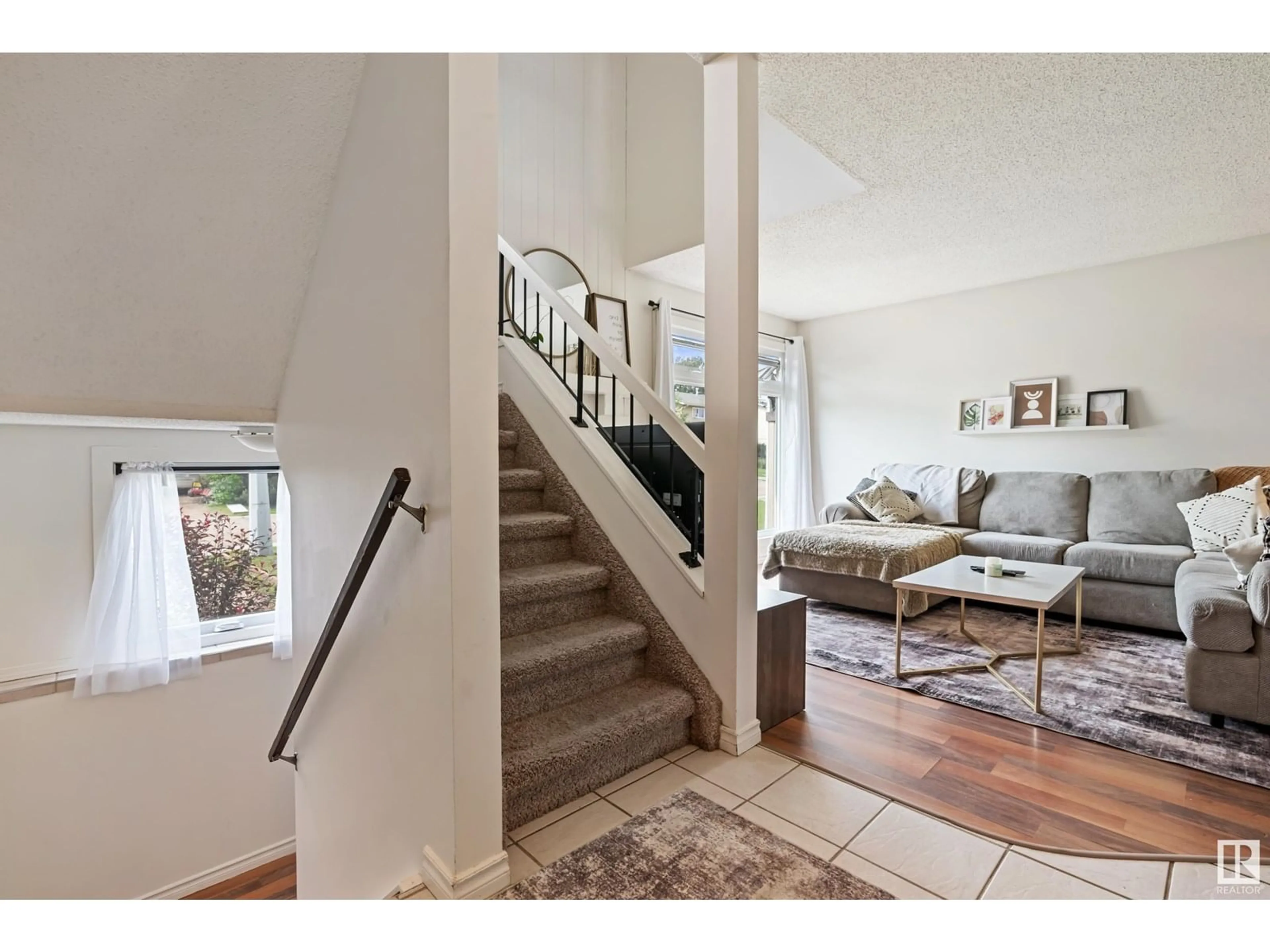 Stairs for 49 WELLINGTON CR, Spruce Grove Alberta T7X1K4