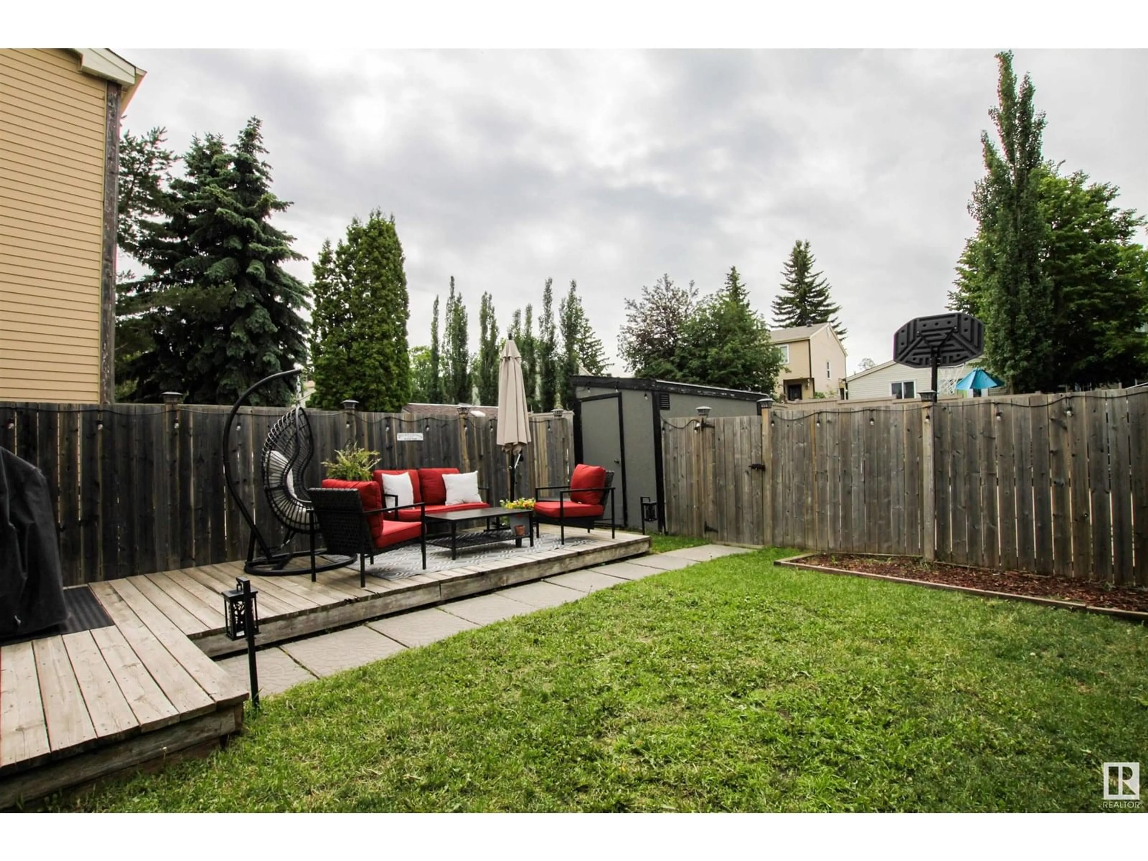 Patio, unknown for 893 VILLAGE ME, Sherwood Park Alberta T8A4L9