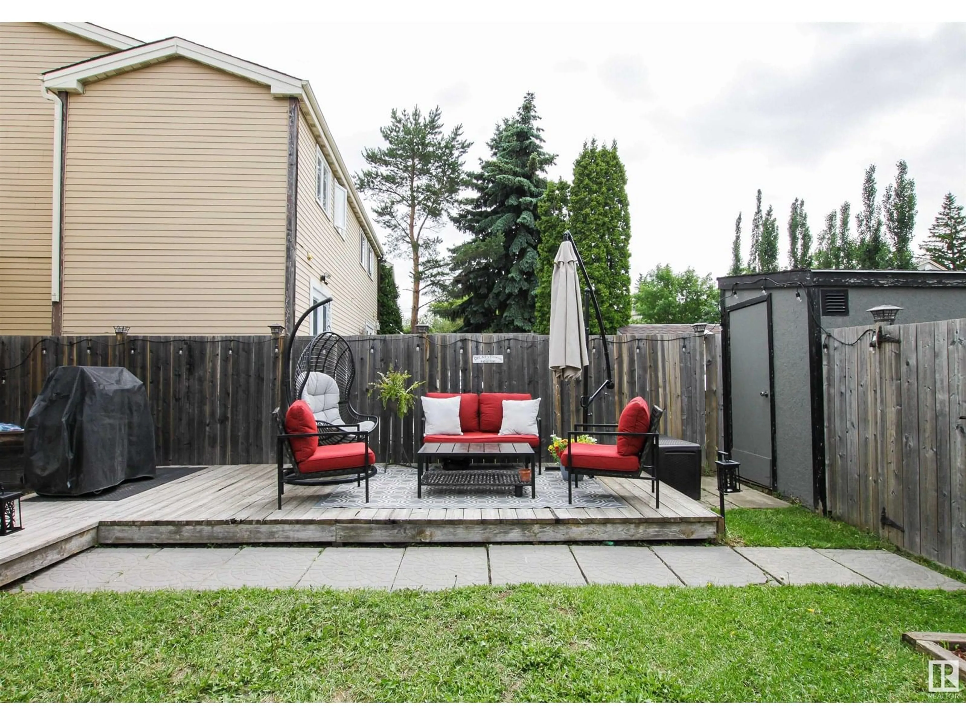 Patio, street for 893 VILLAGE ME, Sherwood Park Alberta T8A4L9