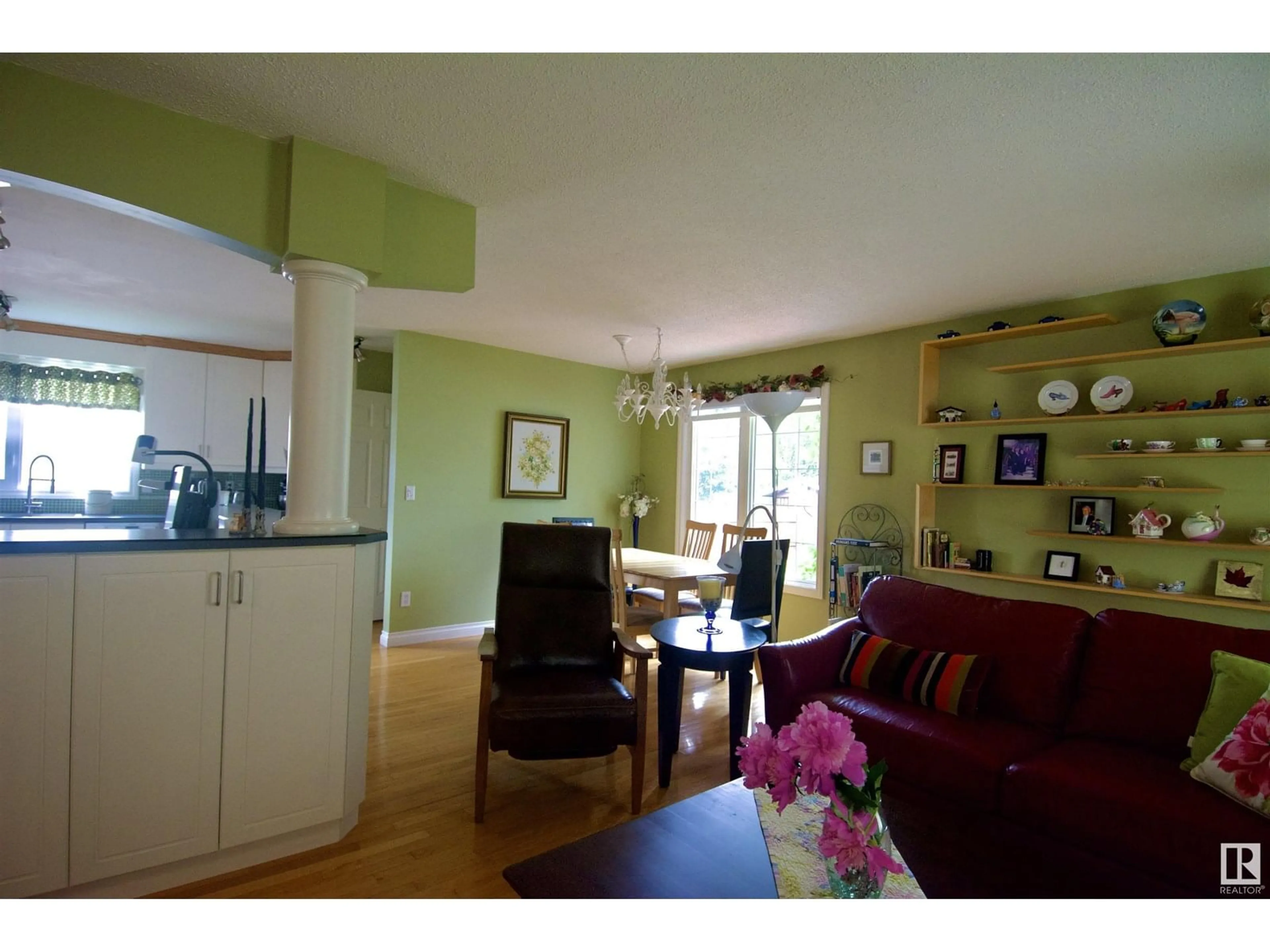 Unknown for 8516 42A AV, Edmonton Alberta T6K1S4