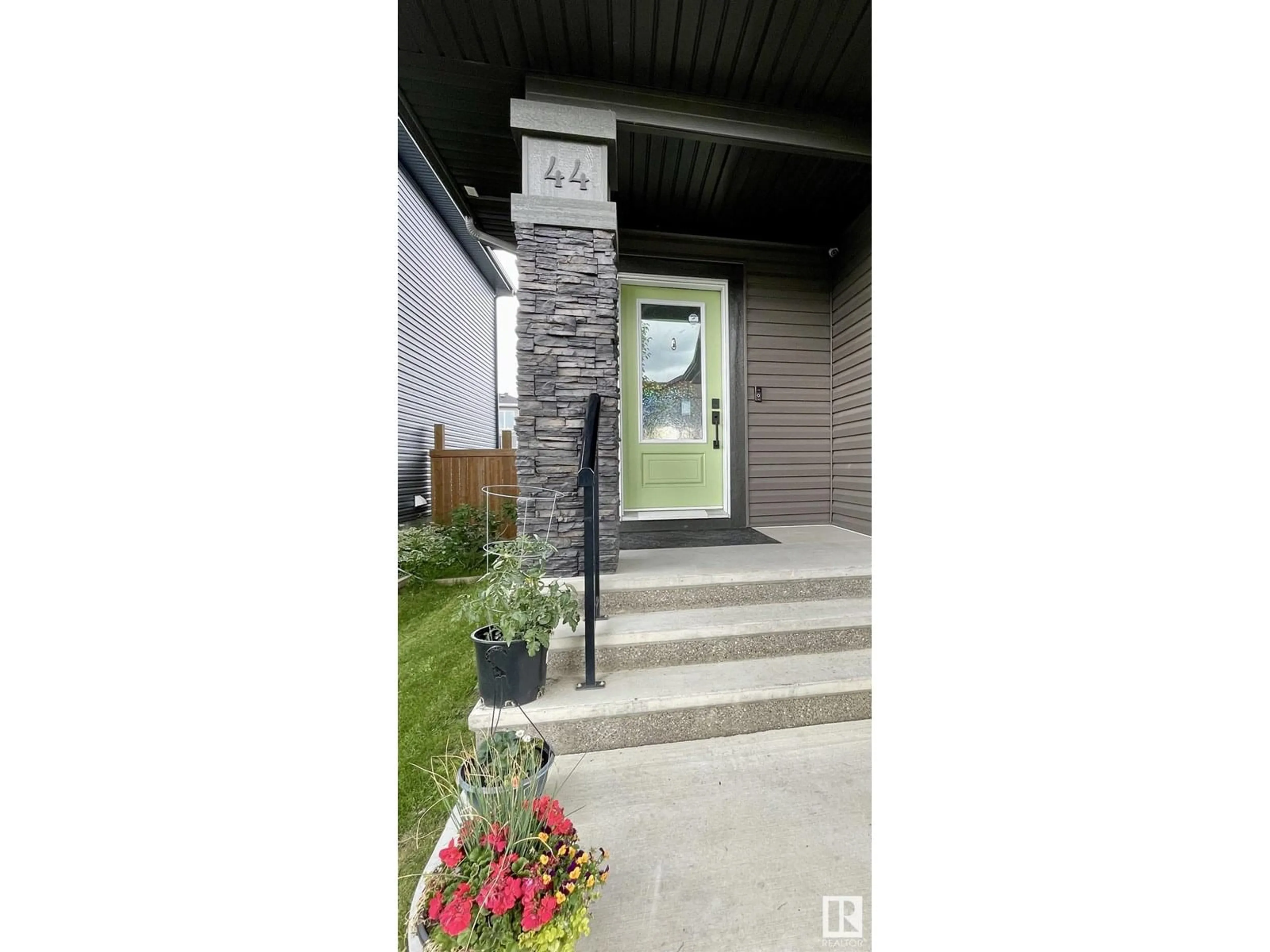 Indoor entryway for 44 PRESCOTT BV, Spruce Grove Alberta T7X0R4