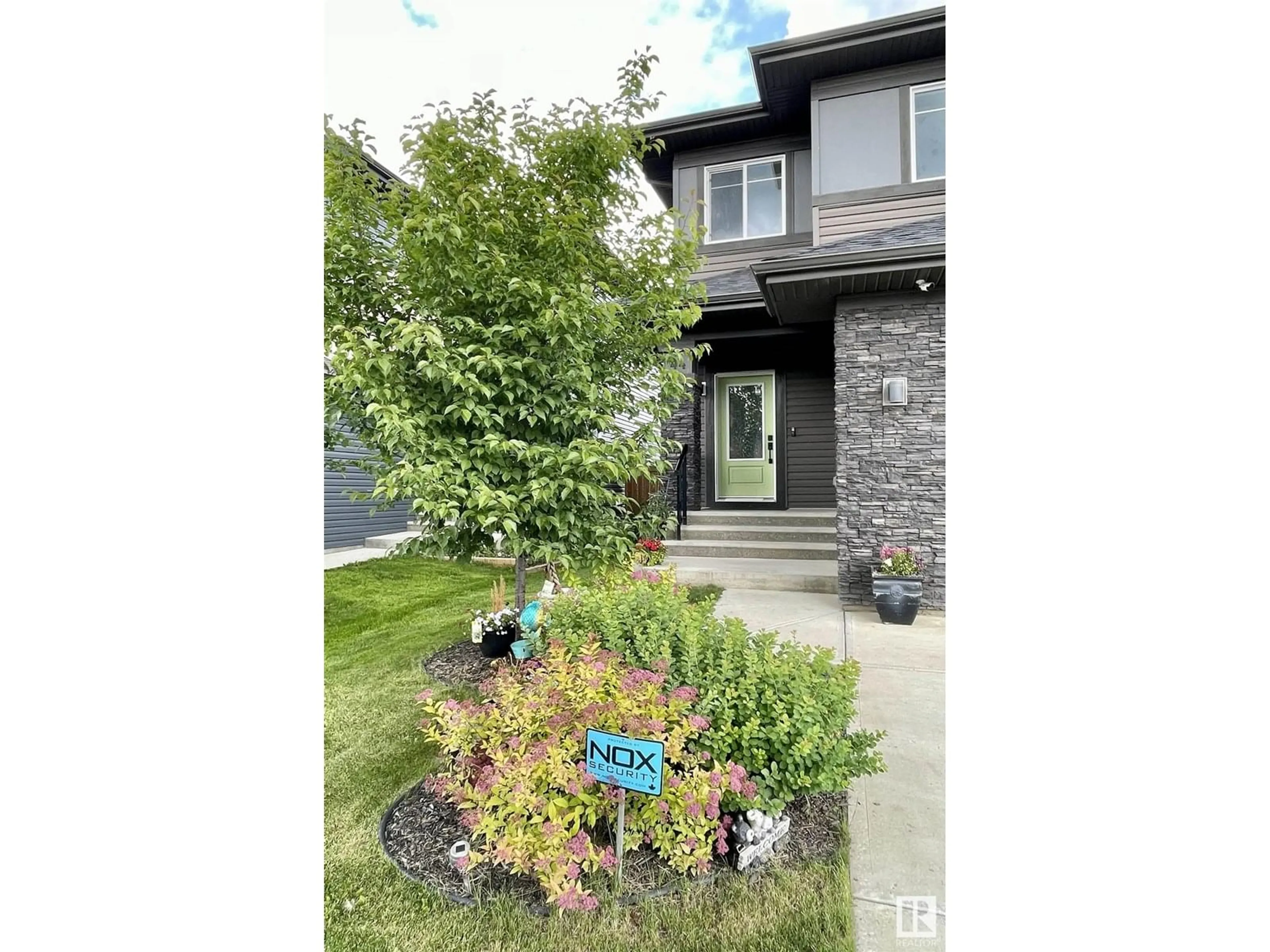 Indoor entryway for 44 PRESCOTT BV, Spruce Grove Alberta T7X0R4