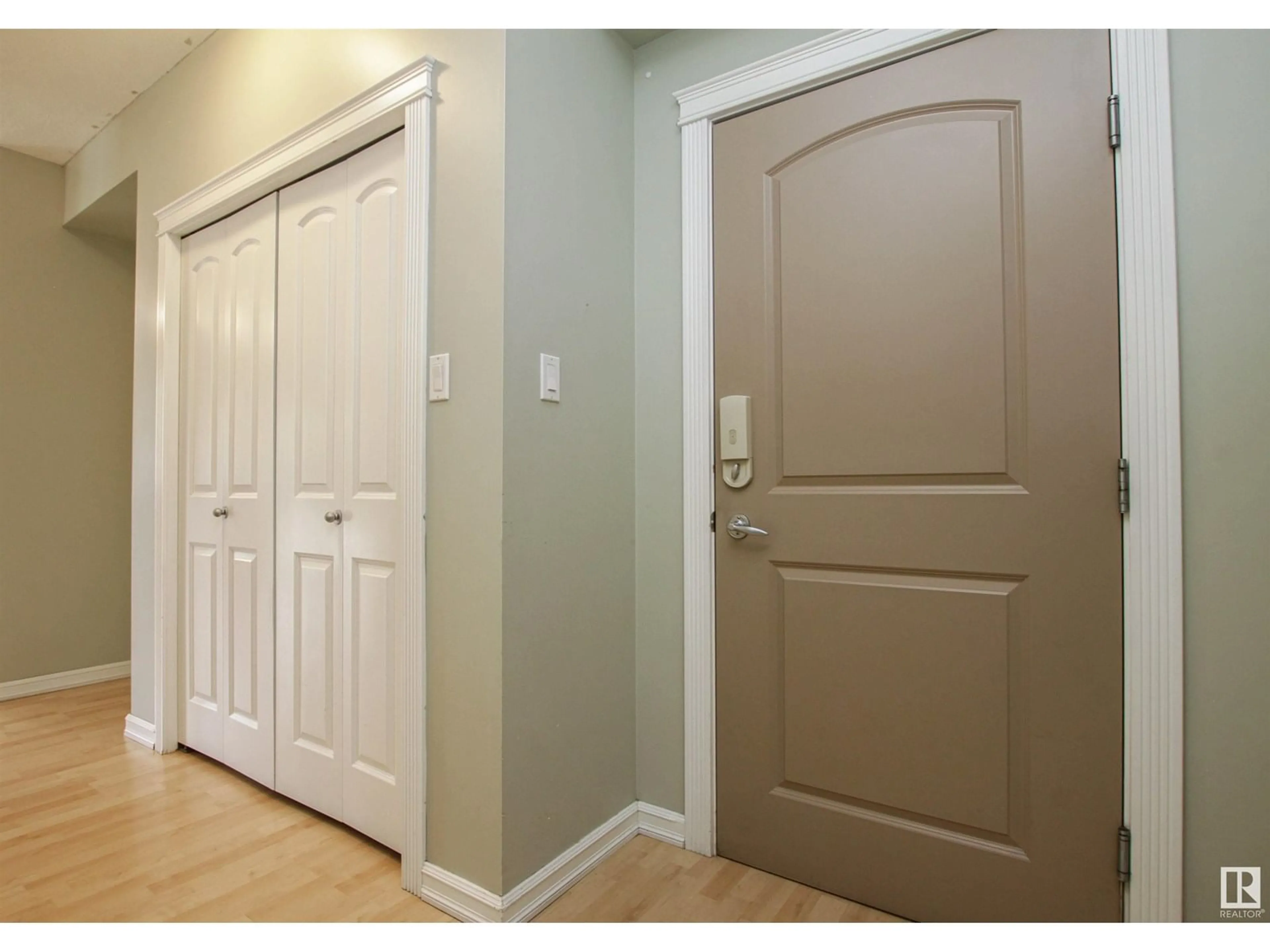 Indoor entryway for #203 - 10630 78 AV, Edmonton Alberta T6E1P5