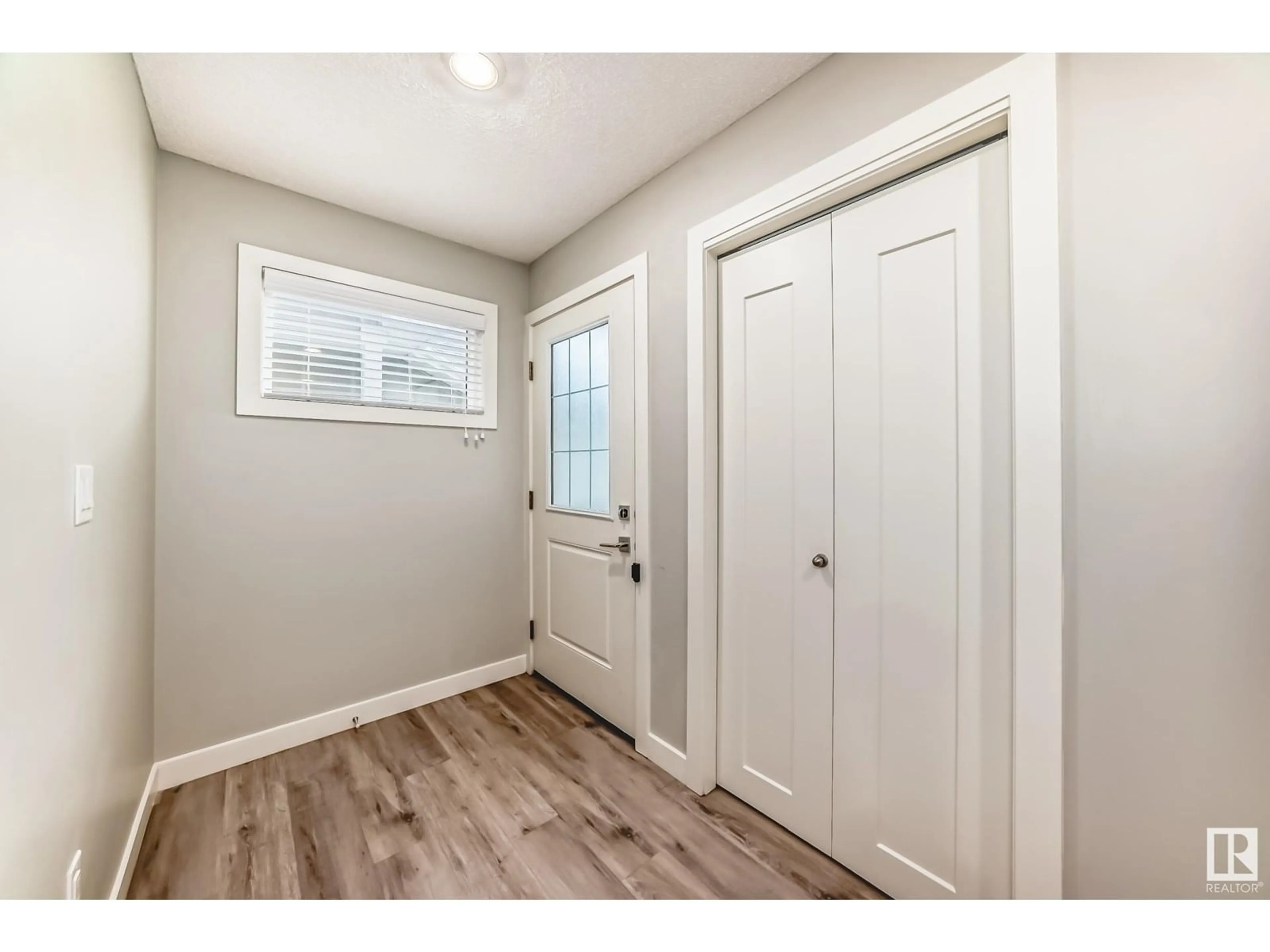 Indoor entryway for NW - 17711 64 AV, Edmonton Alberta T5Y3X4