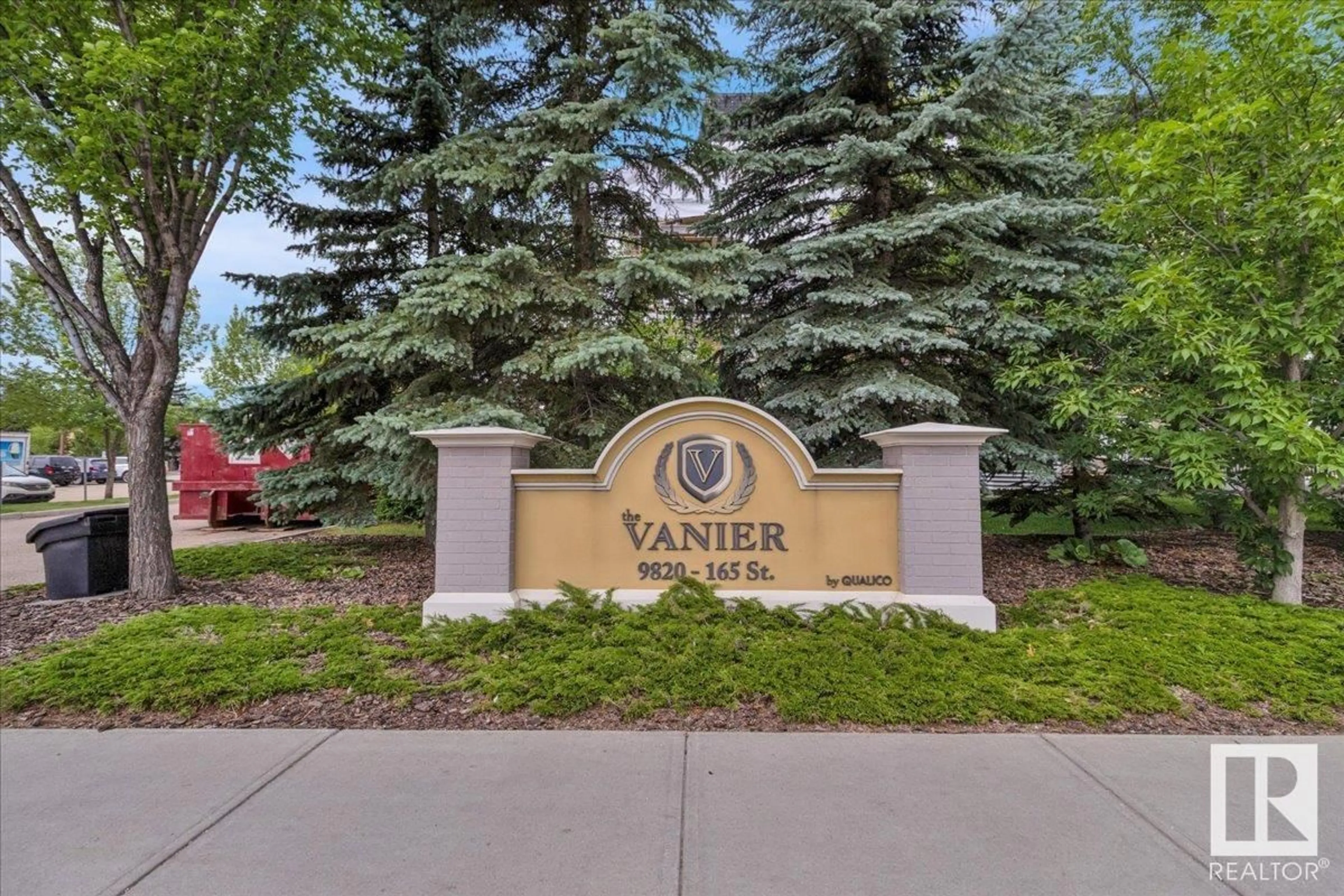 Indoor foyer for #417 - 9820 165 ST, Edmonton Alberta T5P0N3