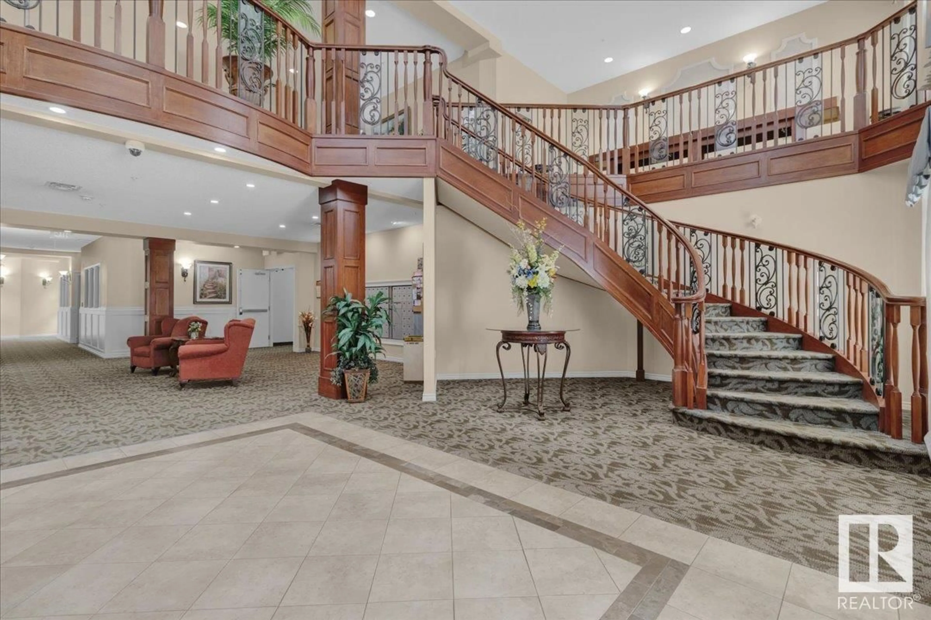 Indoor foyer for #417 - 9820 165 ST, Edmonton Alberta T5P0N3