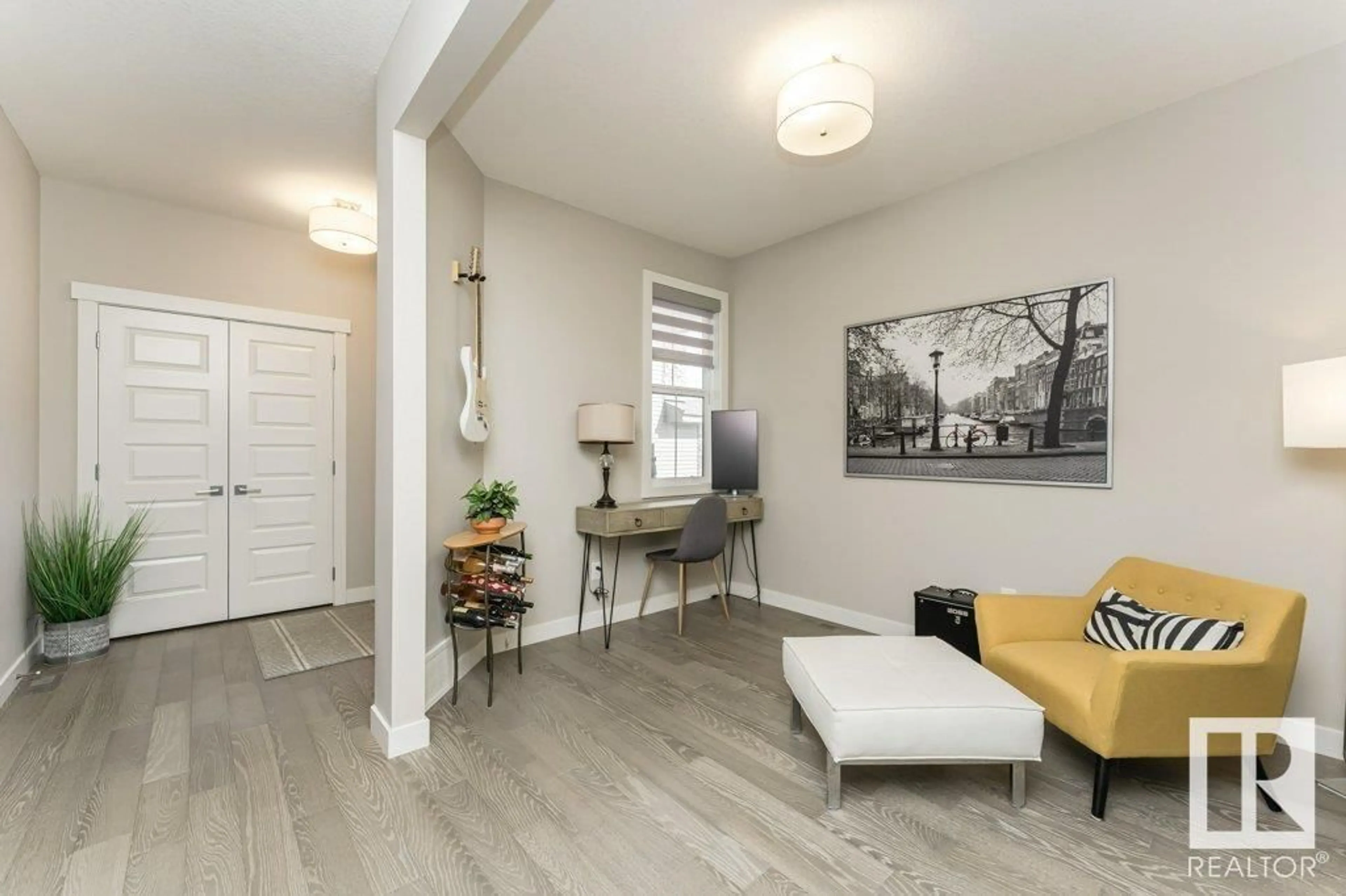 Indoor entryway for 6616 KNOX PL, Edmonton Alberta T6W4A1