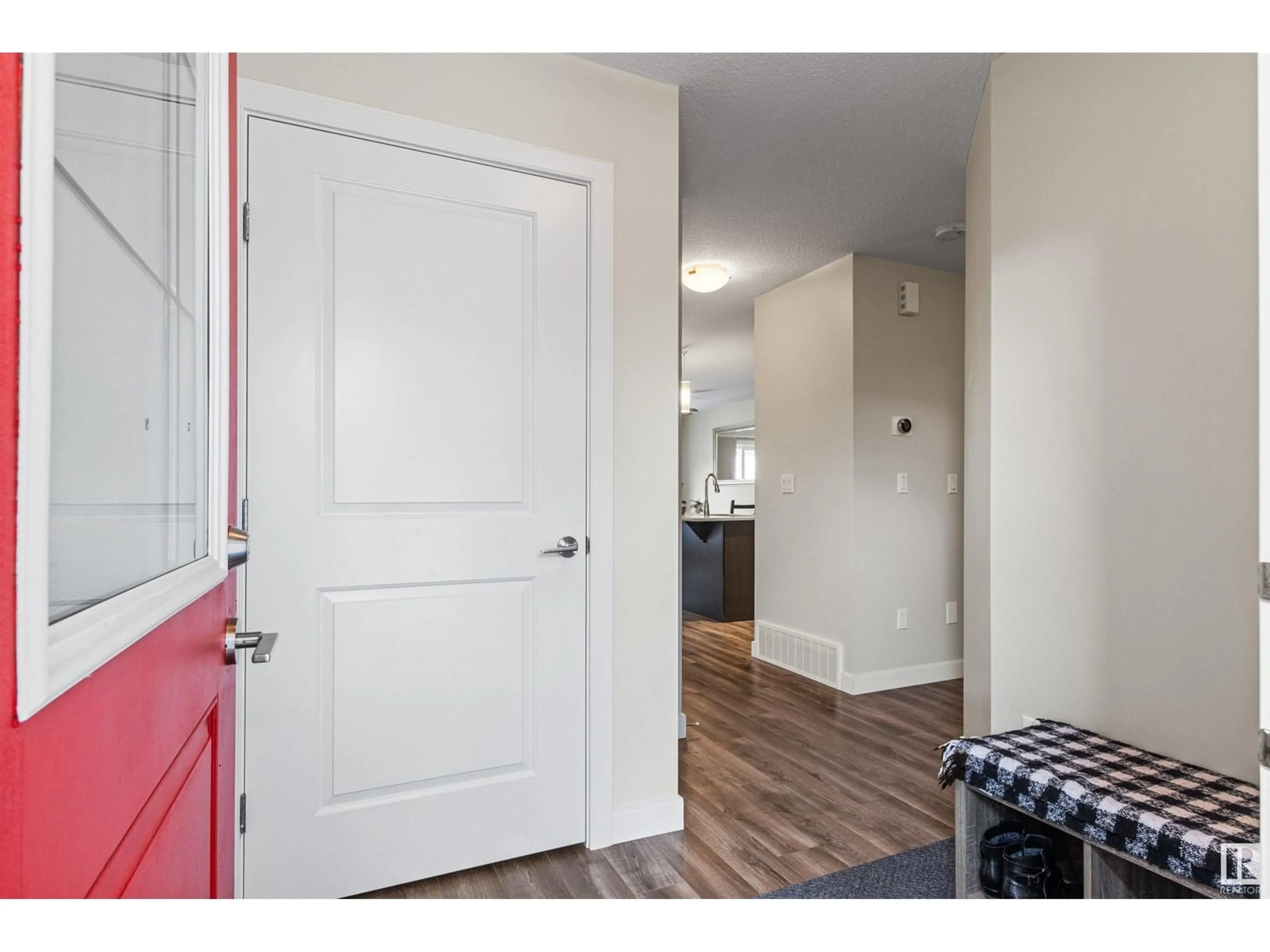 Indoor entryway for 3655 HUMMINGBIRD WY, Edmonton Alberta T5S0K7