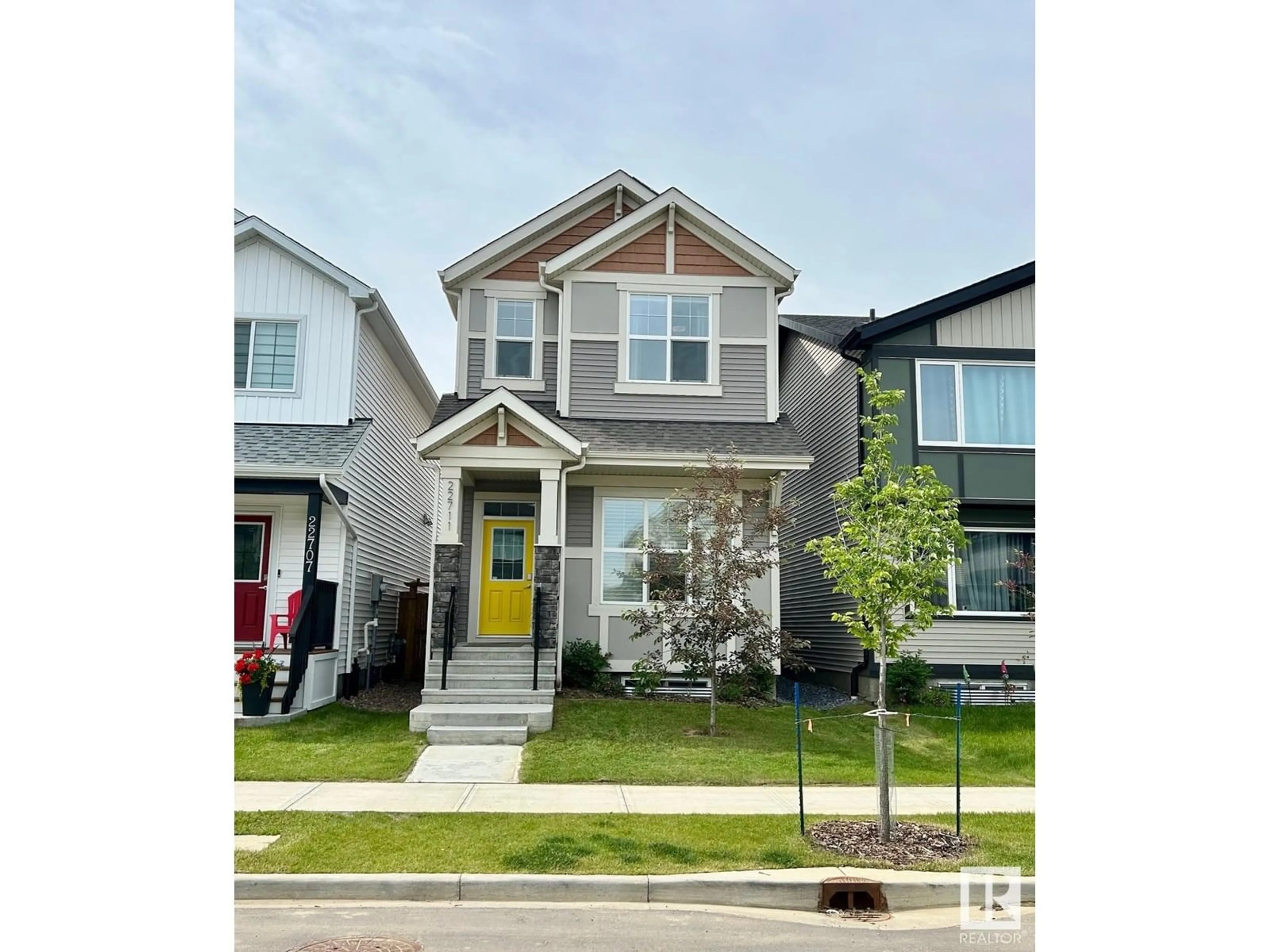 Home with vinyl exterior material, street for 22711 94 AV, Edmonton Alberta T5T7T2