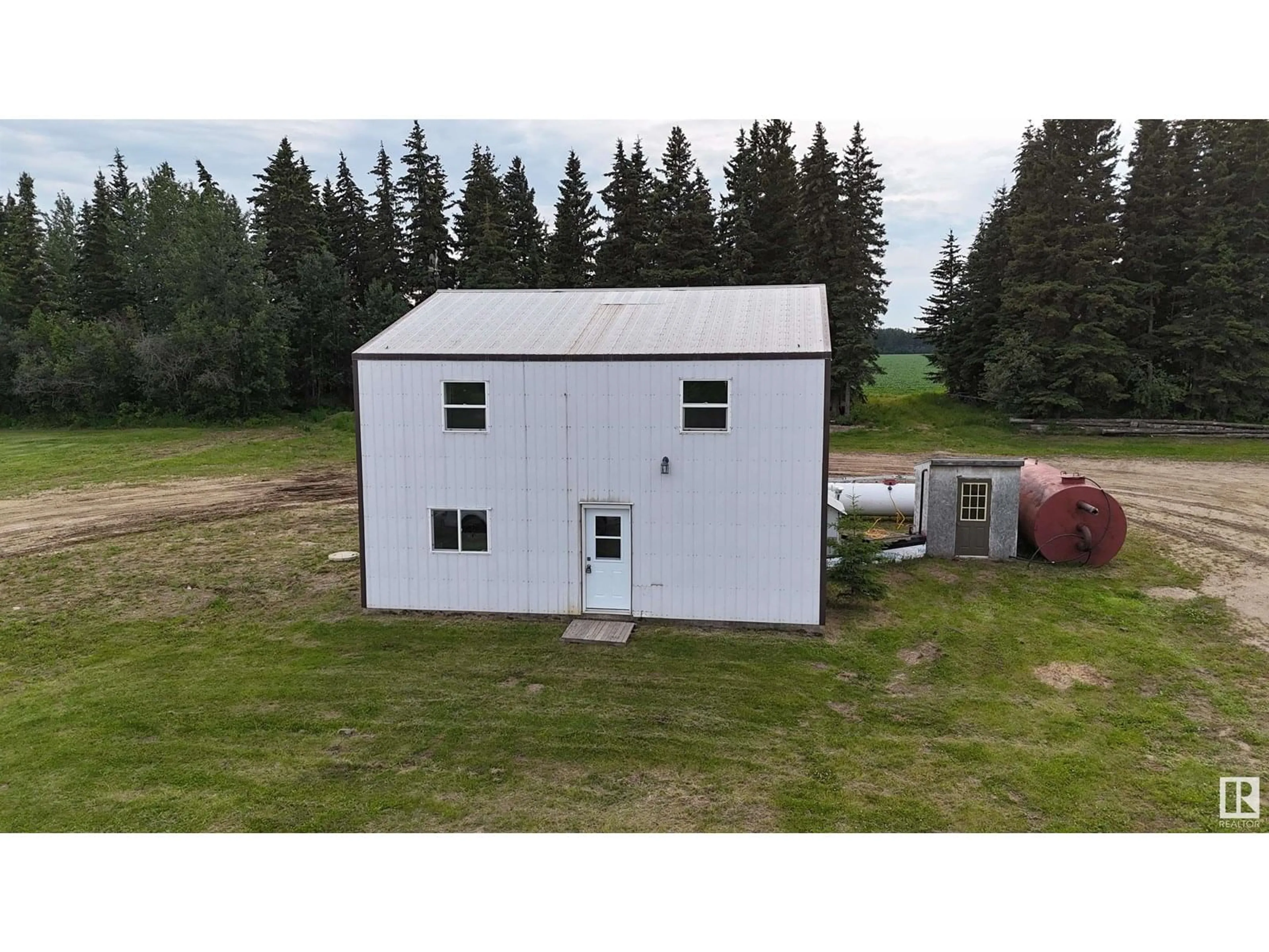 A pic from outside/outdoor area/front of a property/back of a property/a pic from drone, building for SW;5;70 - 20 WEST OF, Calling Lake Alberta T9S0A8