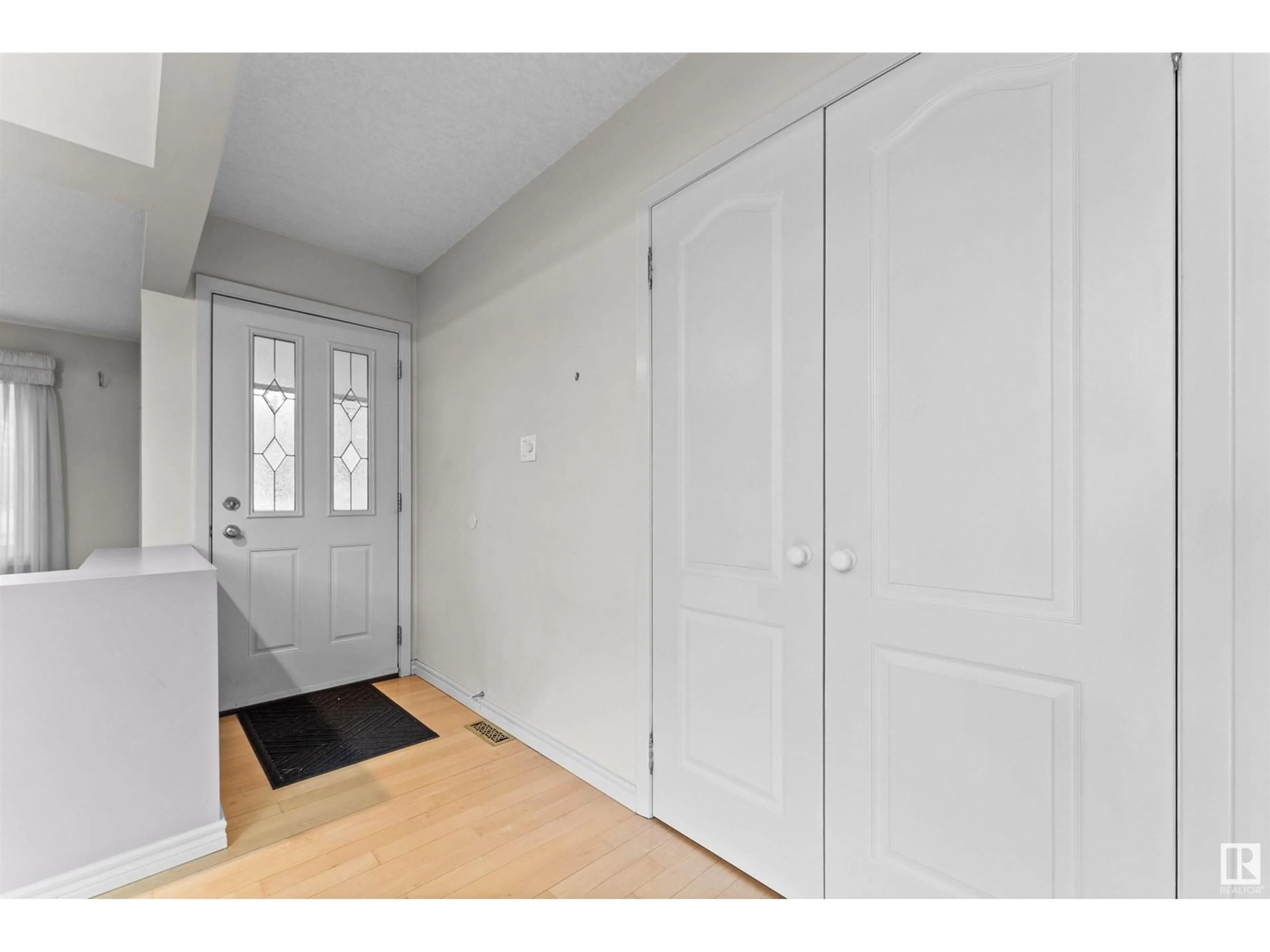 Indoor entryway for 9121 94 AV, Fort Saskatchewan Alberta T8L1B8